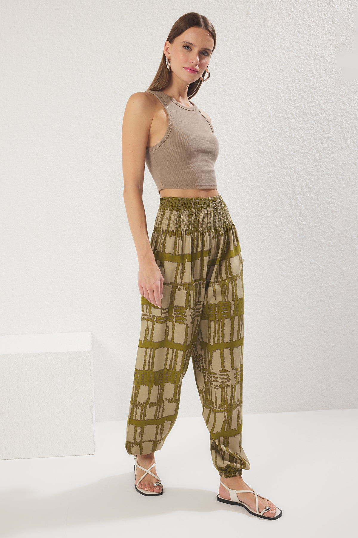 Trendyolmilla  Haki Etnik Desenli Paçaları Lastikli Şalvar Form Dokuma Pantolon TWOSS25PL00063 - Görsel 2