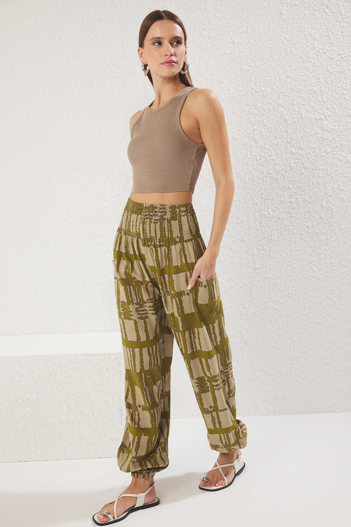 Trendyolmilla  Haki Etnik Desenli Paçaları Lastikli Şalvar Form Dokuma Pantolon TWOSS25PL00063 - Görsel 3