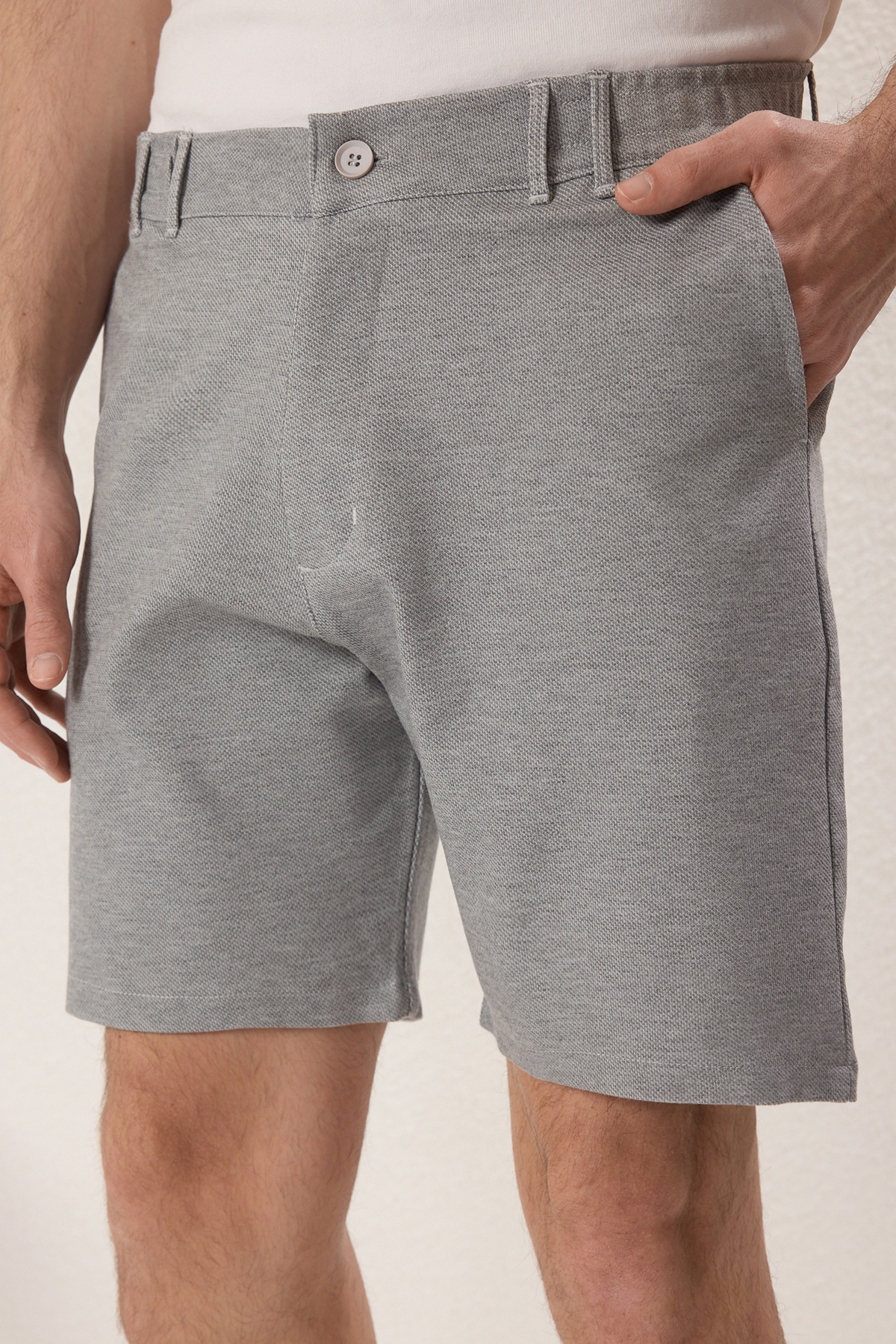 Trendyolmilla Man Gri Chino Regular/Normal Kesim Dokuma Şort & Bermuda TMNSS25SR00008