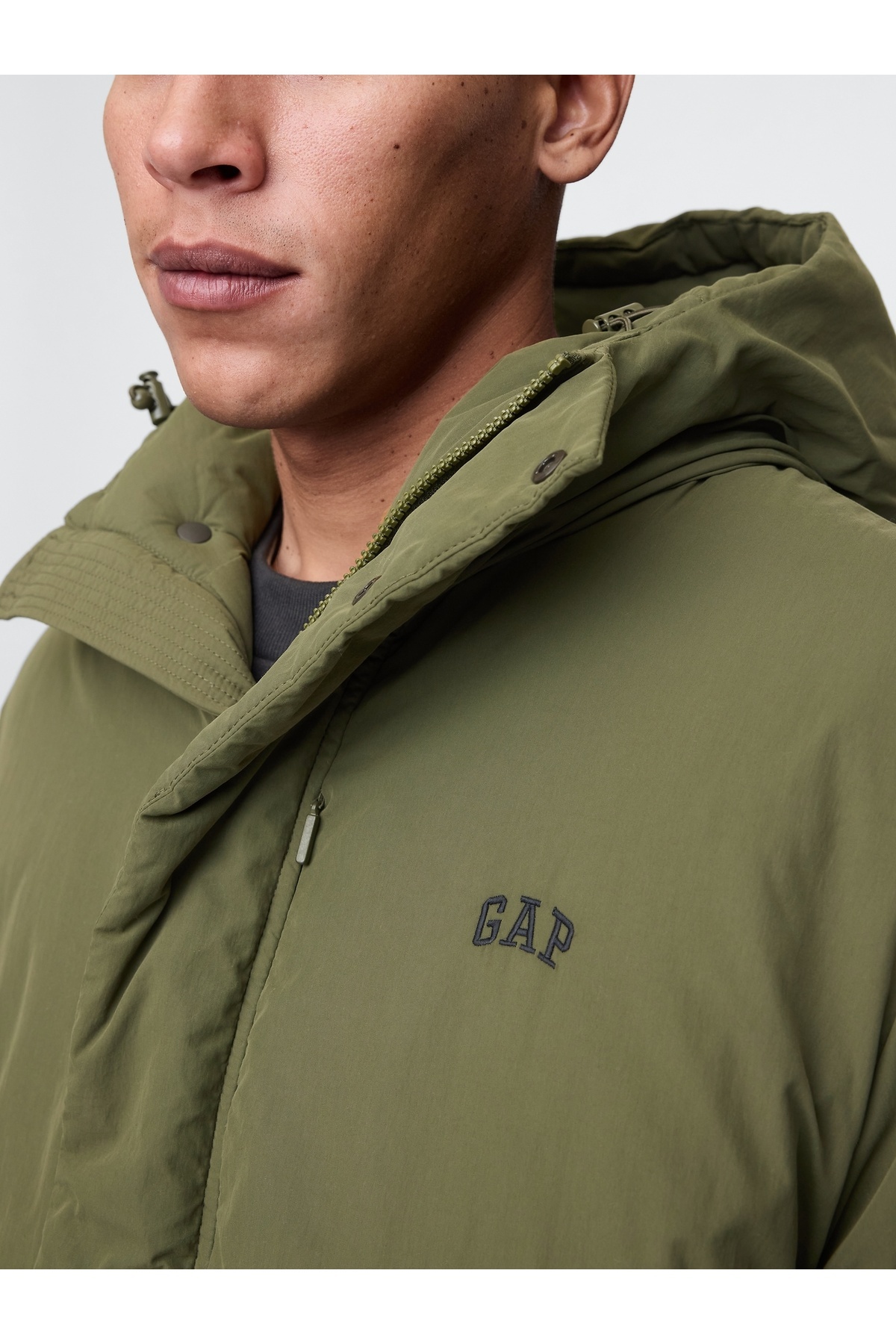 GAP Erkek Haki Geri Dönüştürülmüş Gap Logo Puffer Şişme Mont görsel 5