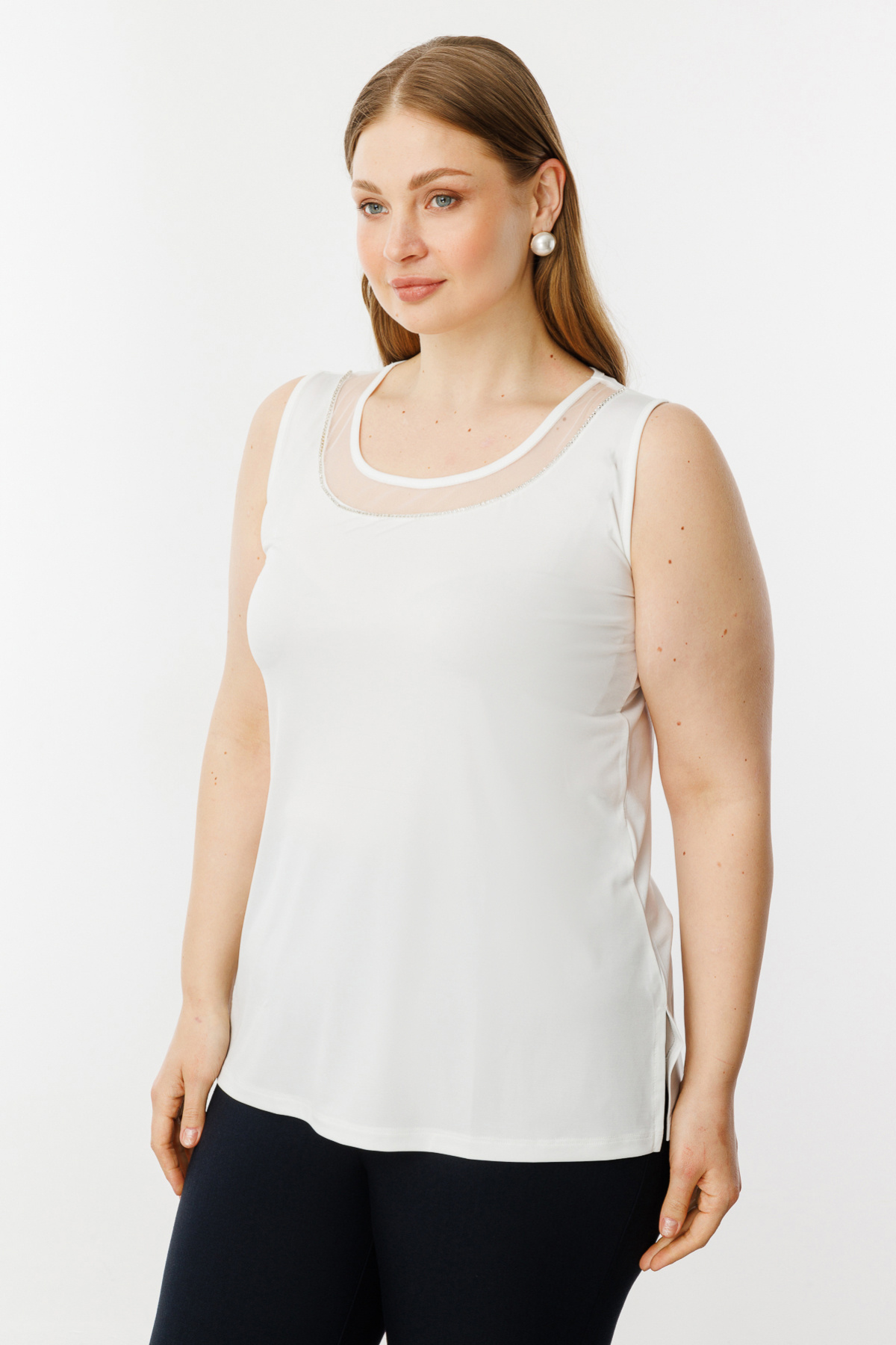 ON-Blouse with Tulle Stone Detail on the Collar 1
