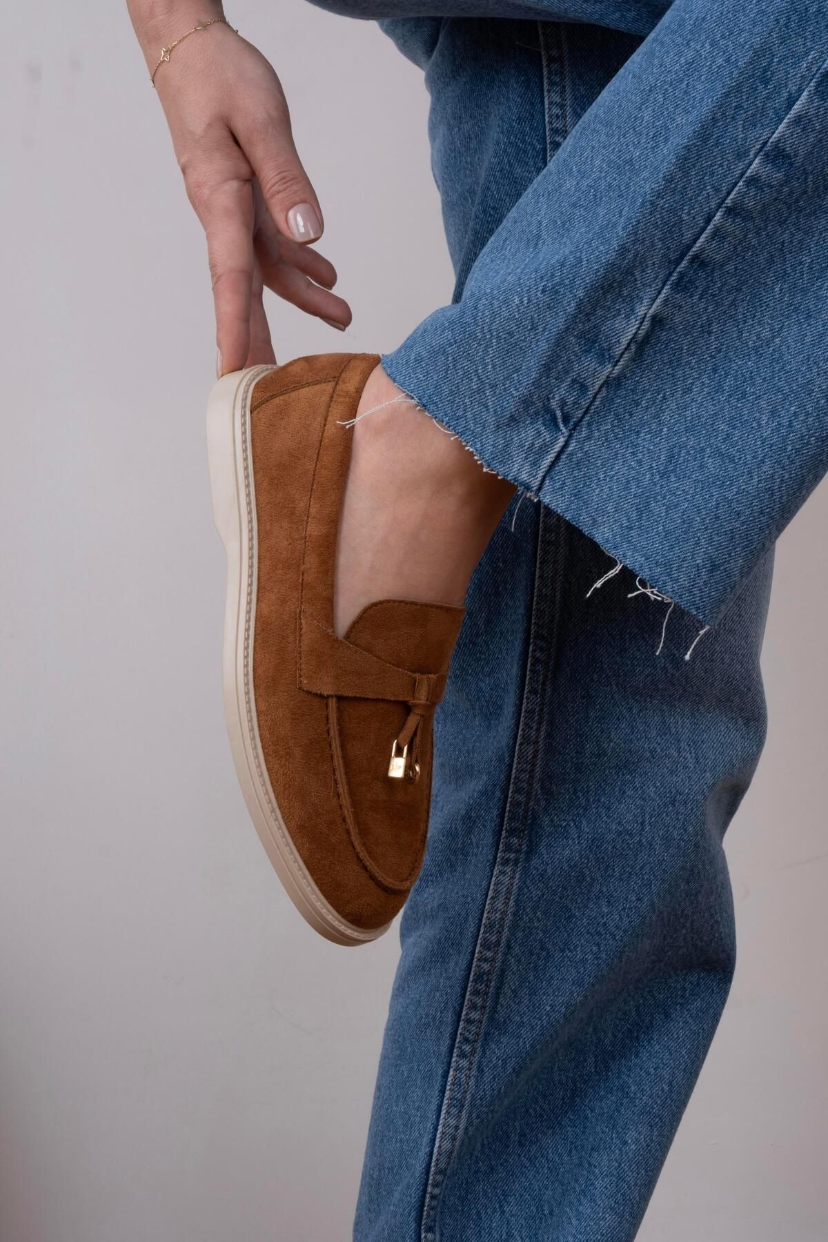sovrana-Babet Taba - Suede with Tassel and Detailed 1