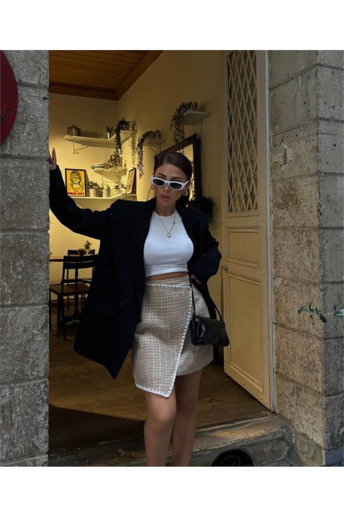leyla sanat sanata yeni bir bakış açısı leyla sanat sanata yeni bir bakış açısı ŞANELKAPAKLI ÇOBAN DİKİŞ DETAYLI KISA ETEK - Bej