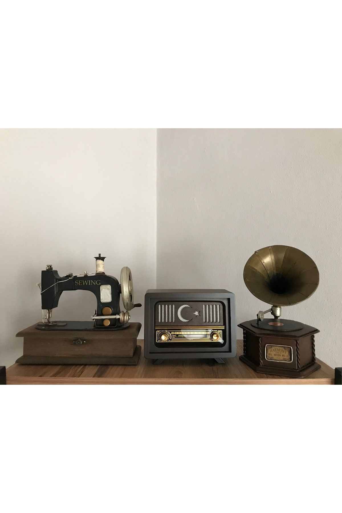 AY YILDIZ NOSTALJİK RADYO (FM ÖZ.) DEKORATİF METAL & TAHTA  DİKİŞ MAKİNESİ, DEKORATİF METAL GRAMOFON