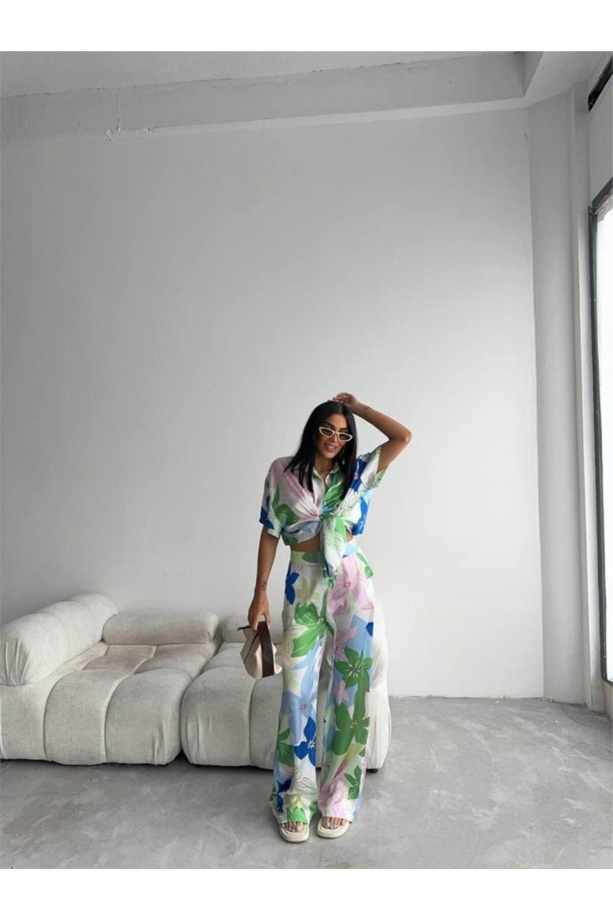 JANES-Green Large Flower Pattern Satin Shirt-Pant Suit - Green 4