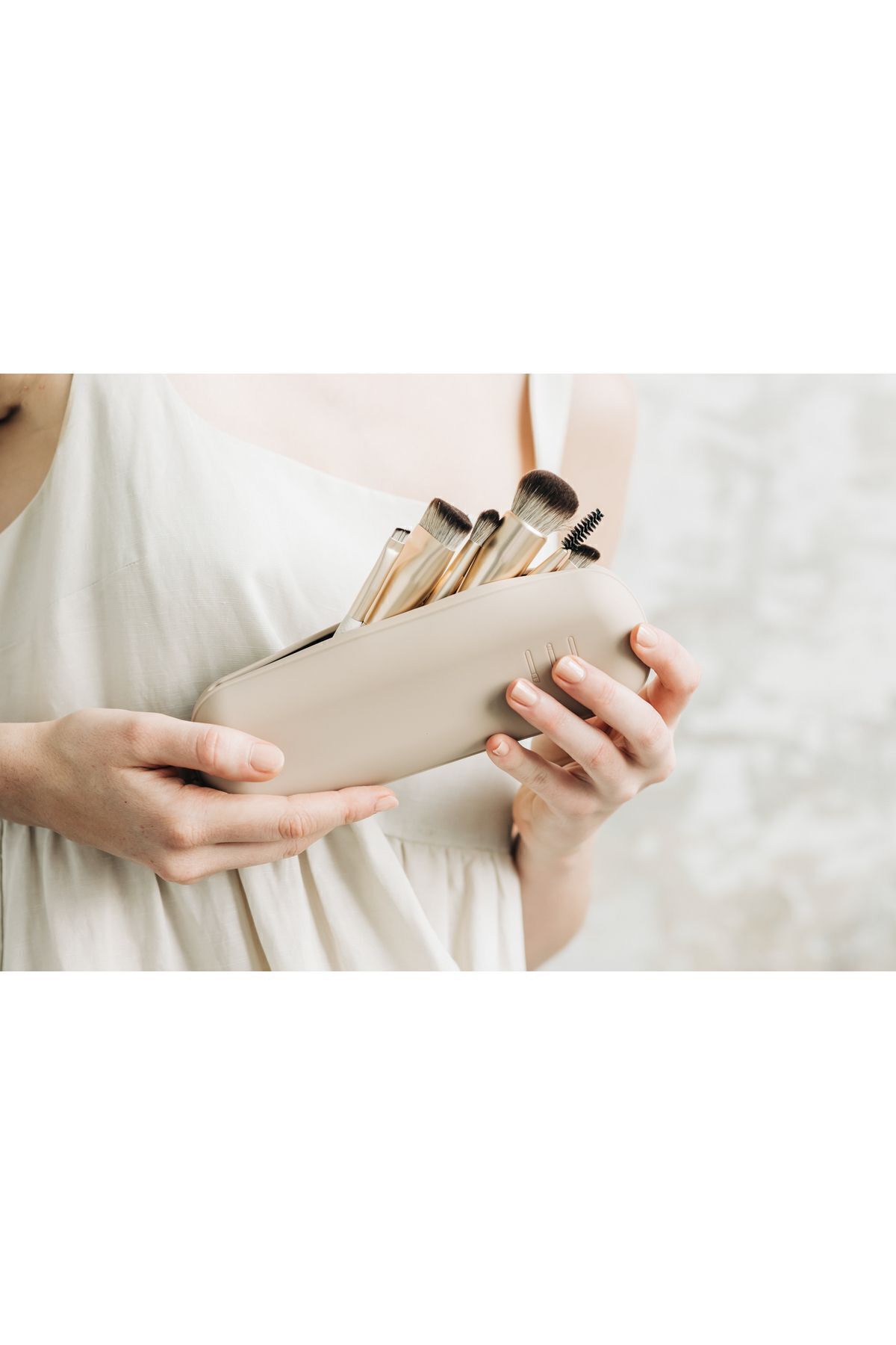 Mama Stuff-Silicone Makeup Brush Bag - Pencil Case Organizer - Small Size Light Brown 2