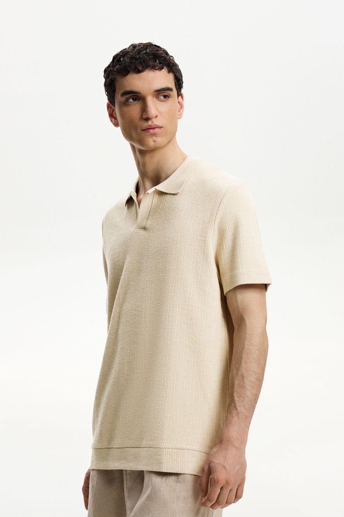 تی شرت یقه چوگان بافت Bershka