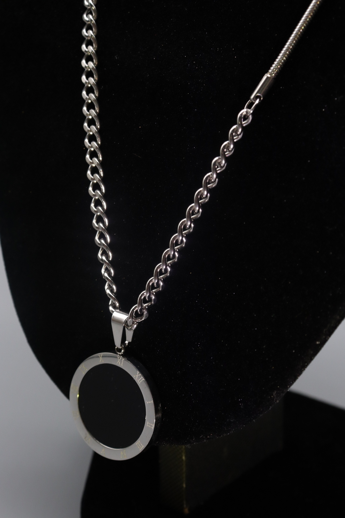 HFKY Zincir Detaylı Roma Rakamlı Kolye. Çift Taraflı Kolye Ucu. Good Luck Yazılı Kolye.Çelik Kolye HFKY12