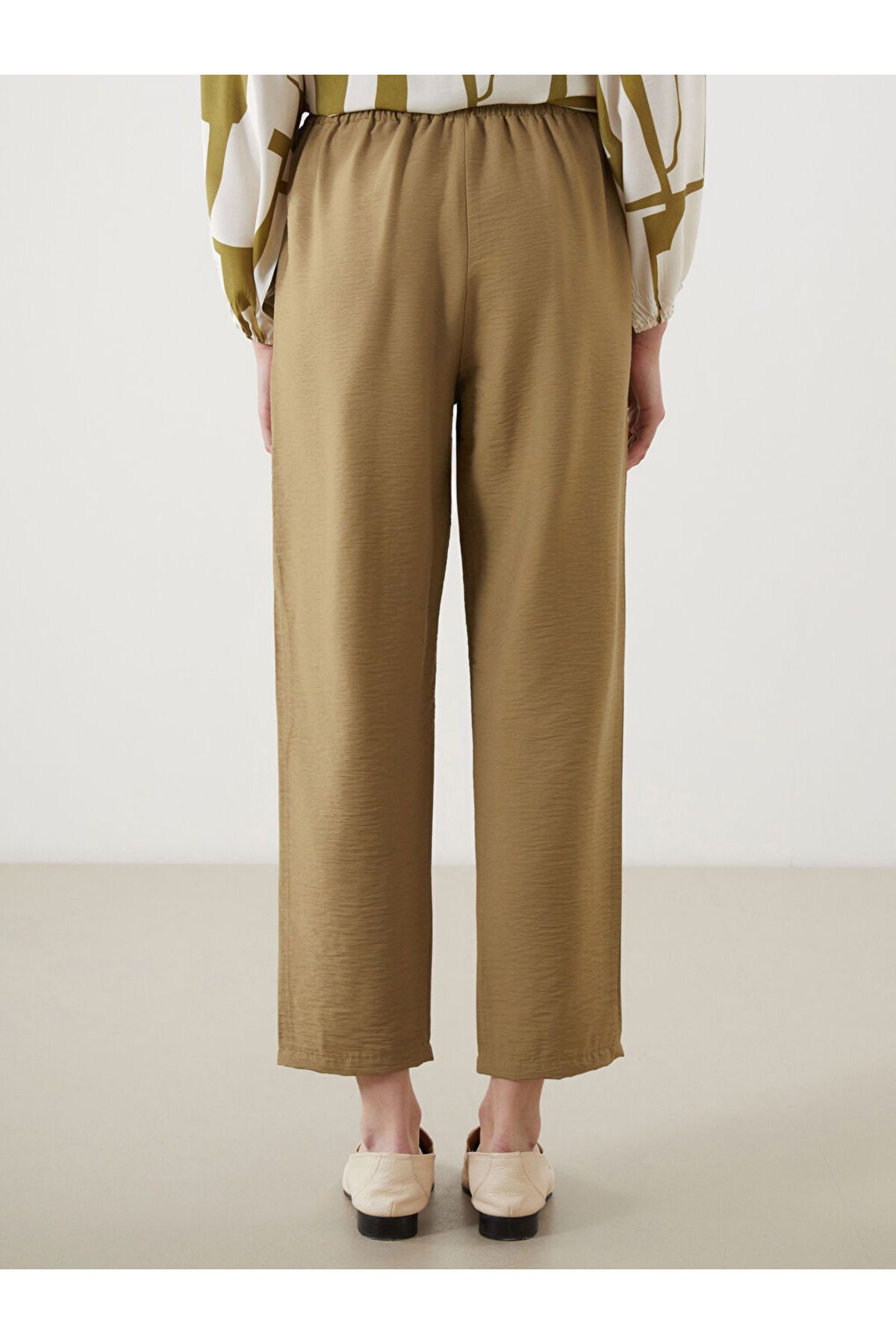 LC Waikiki-Carrot Cut Women's Trousers with Elastic Waist 4