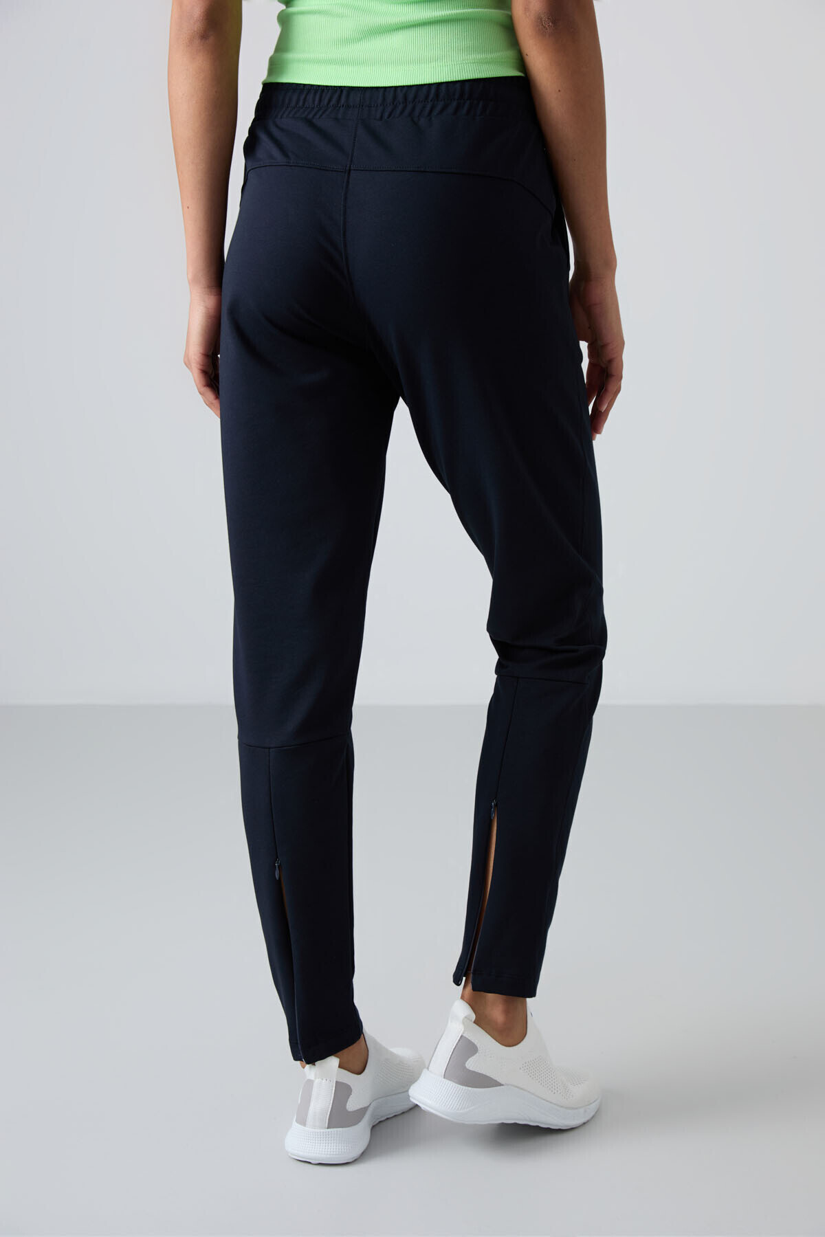 TOMMY LIFE-Pantaloni de trening pentru femei Cozy Form - bleumarin, cu fermoar și buzunare - 94246 6