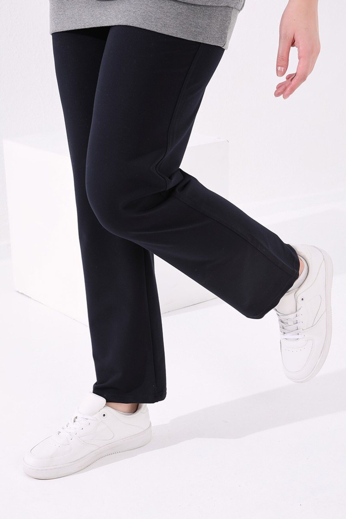 TOMMY LIFE-LargE SizE Navy BluE StonE DETailEd SwEatpants - 94040 3