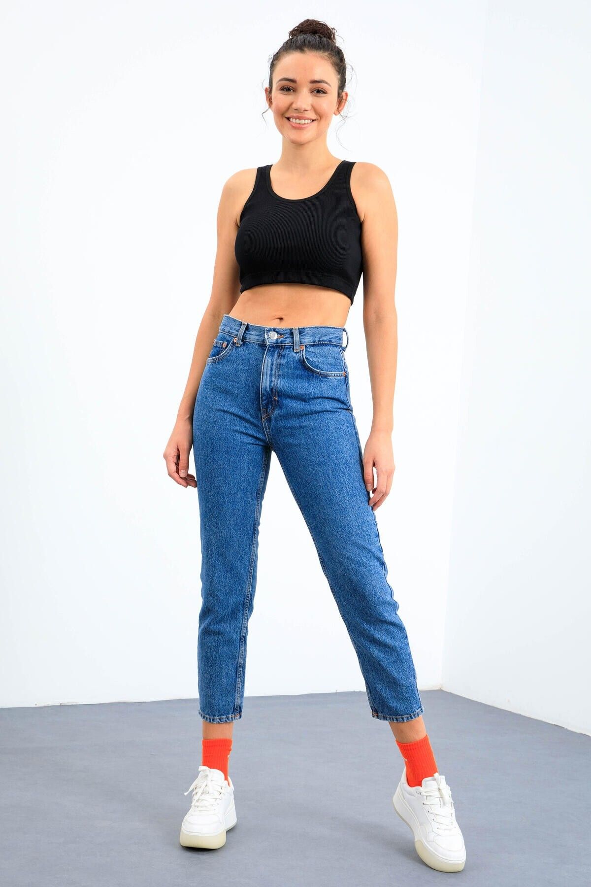 TOMMY LIFE-Marineblaues Basic-Crop-Top-Unterhemd mit Nullärmeln und schmaler Passform und U-Ausschnitt für Damen – 97160 4