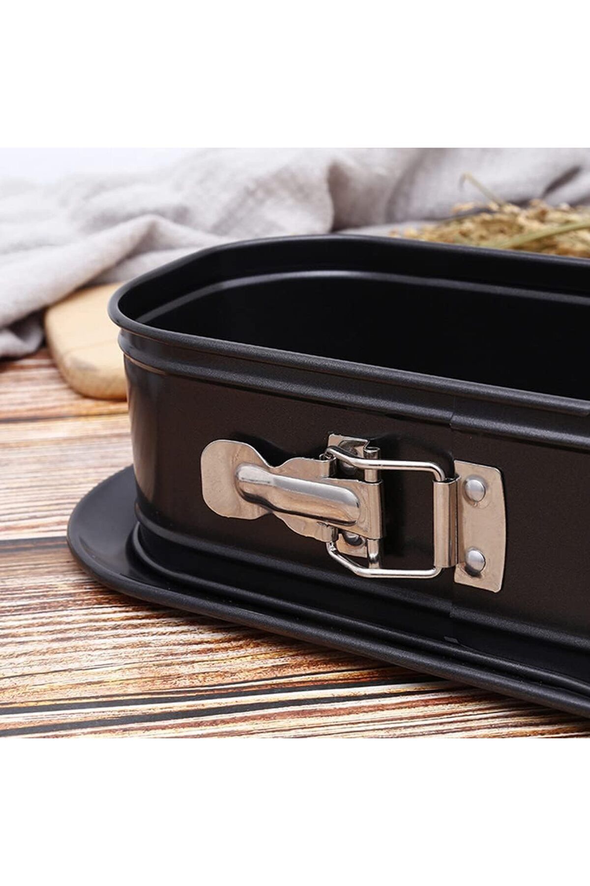 COOYA-Non-Stick Spring Baking Pan, with Removable Bottom, Quick Release Latch Bakeware, for Baking Bread 5