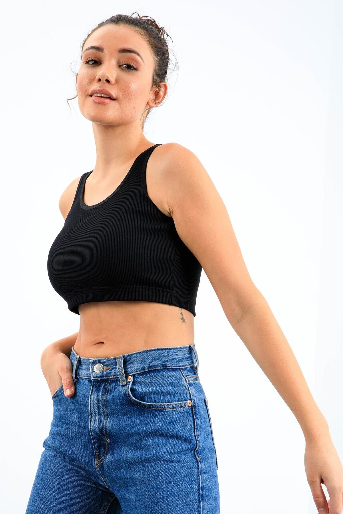 TOMMY LIFE-Marineblaues Basic-Crop-Top-Unterhemd mit Nullärmeln und schmaler Passform und U-Ausschnitt für Damen – 97160 3
