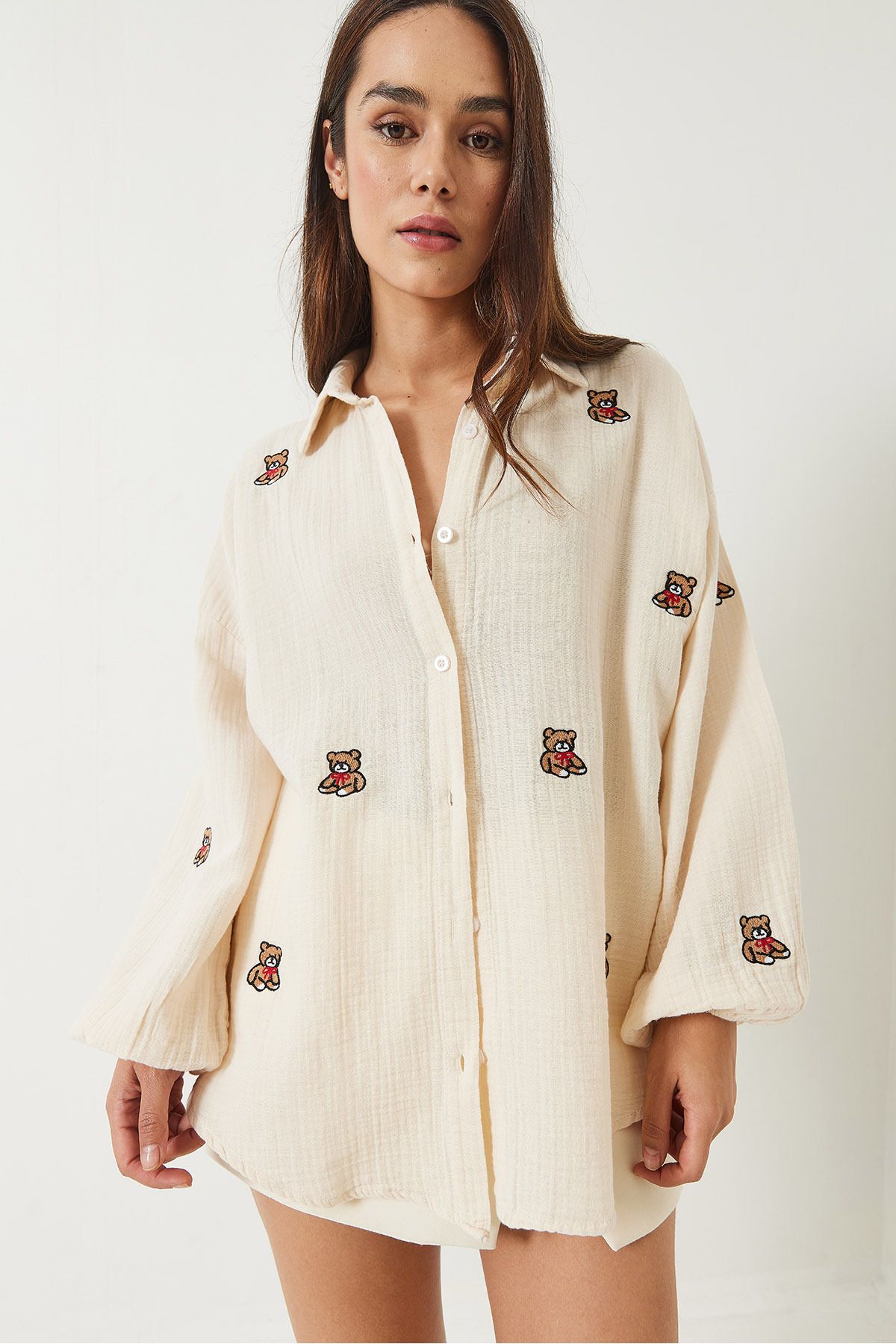 Bianco Lucci-Dámská bavlněná košile Teddy Oversize s vyšívanými rukávy 2060 60283011 2