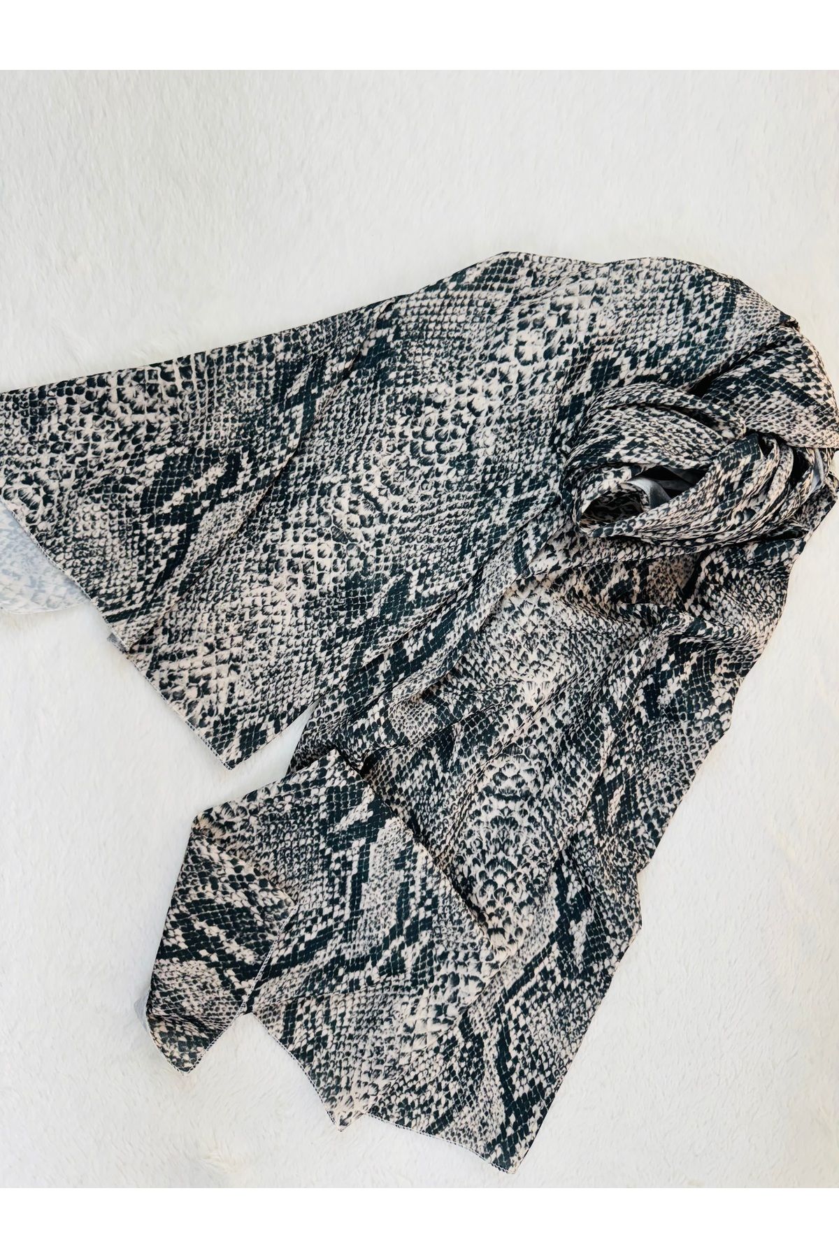 kubbe-Shawl & Scarf – Lightweight, Stylish and Soft Textured Accessory - Comfortable Use, Eye-Catching Elegance 2