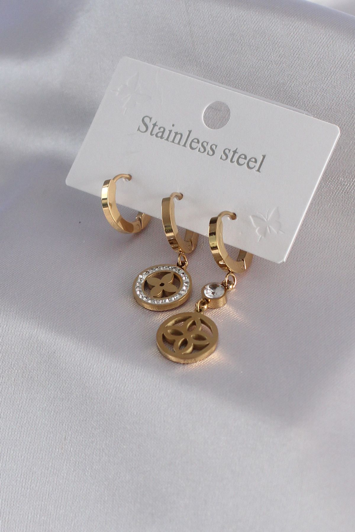 BZK ACCESSORİES 316L Çelik Gold Renk Çiçek Model Zirkon Taş Detay Kadın Küpe Kombini