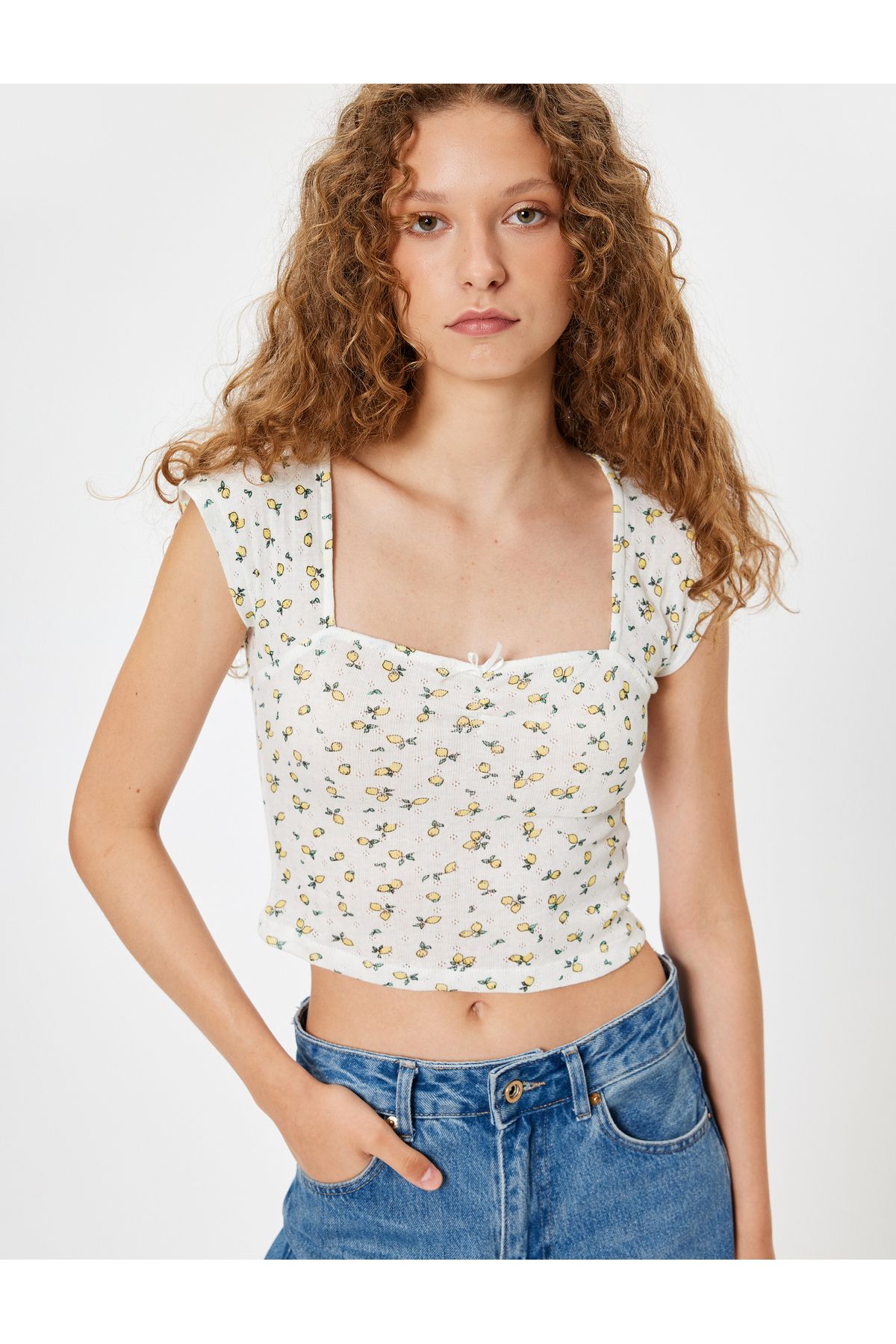 Koton Yeni Sezon Meyve Baskılı Tişört Fiyonklu Kap Kol Kare Yaka Slim Fit Pamuklu