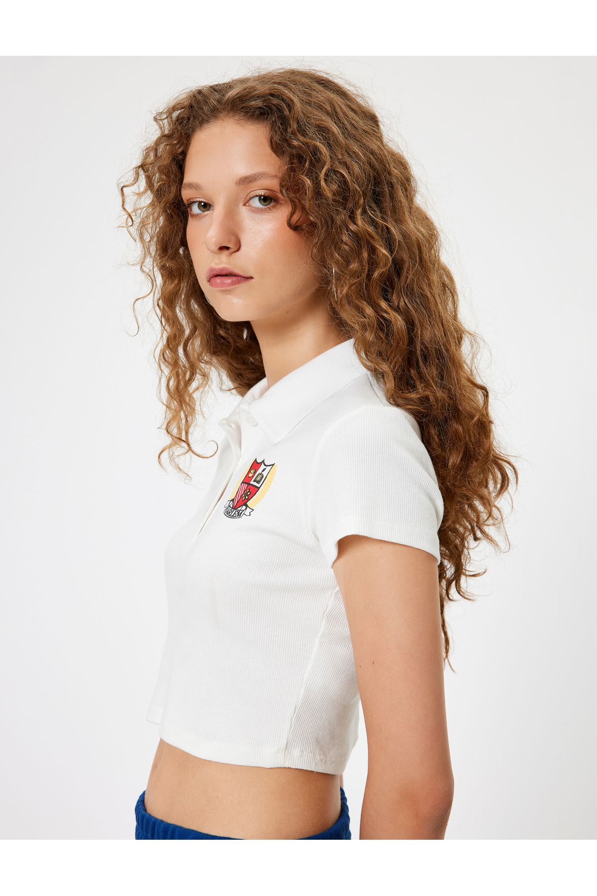 Koton Yeni Sezon Polo Yaka Tişört Crop Düğmeli Kısa Kollu Kolej İşlemeli Slim Fit