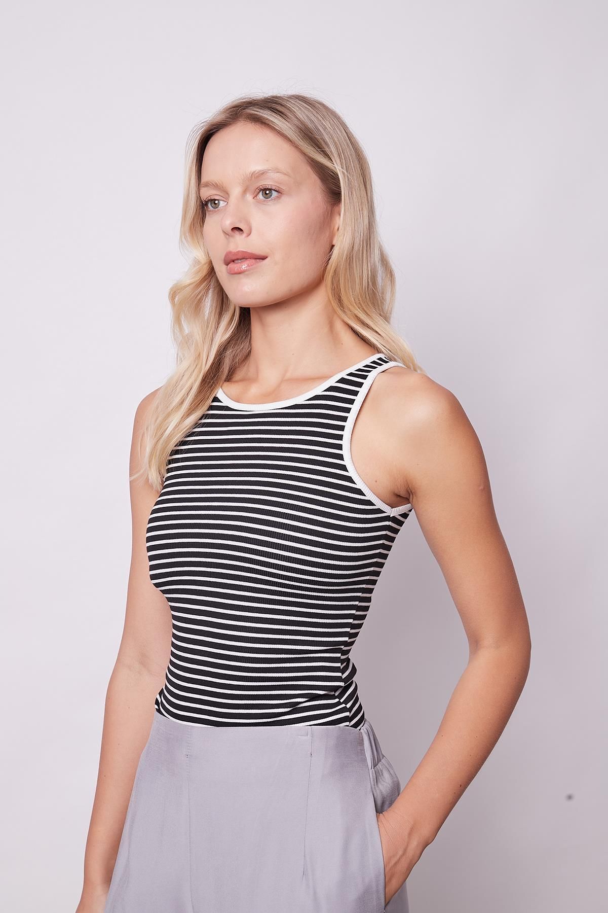 Jument-Traditional Aestheticism: Women's Lined Lycra Camisole Sleeveless Body Blouse - Black Line 5