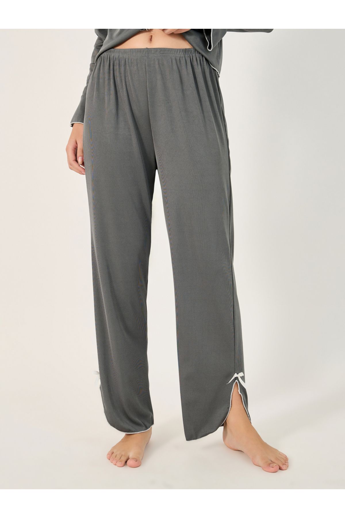 Styli-Solid Lettuce Edge Hem Button Front Top and Pyjama Pants Set with Bow Detail 5