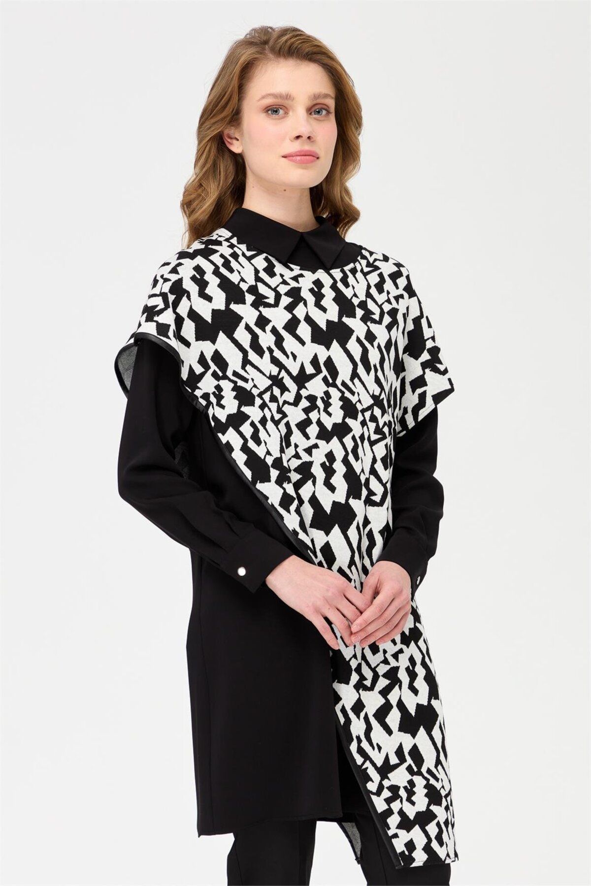 Esswaap-Geometric Pattern Suede Tunic Black 1