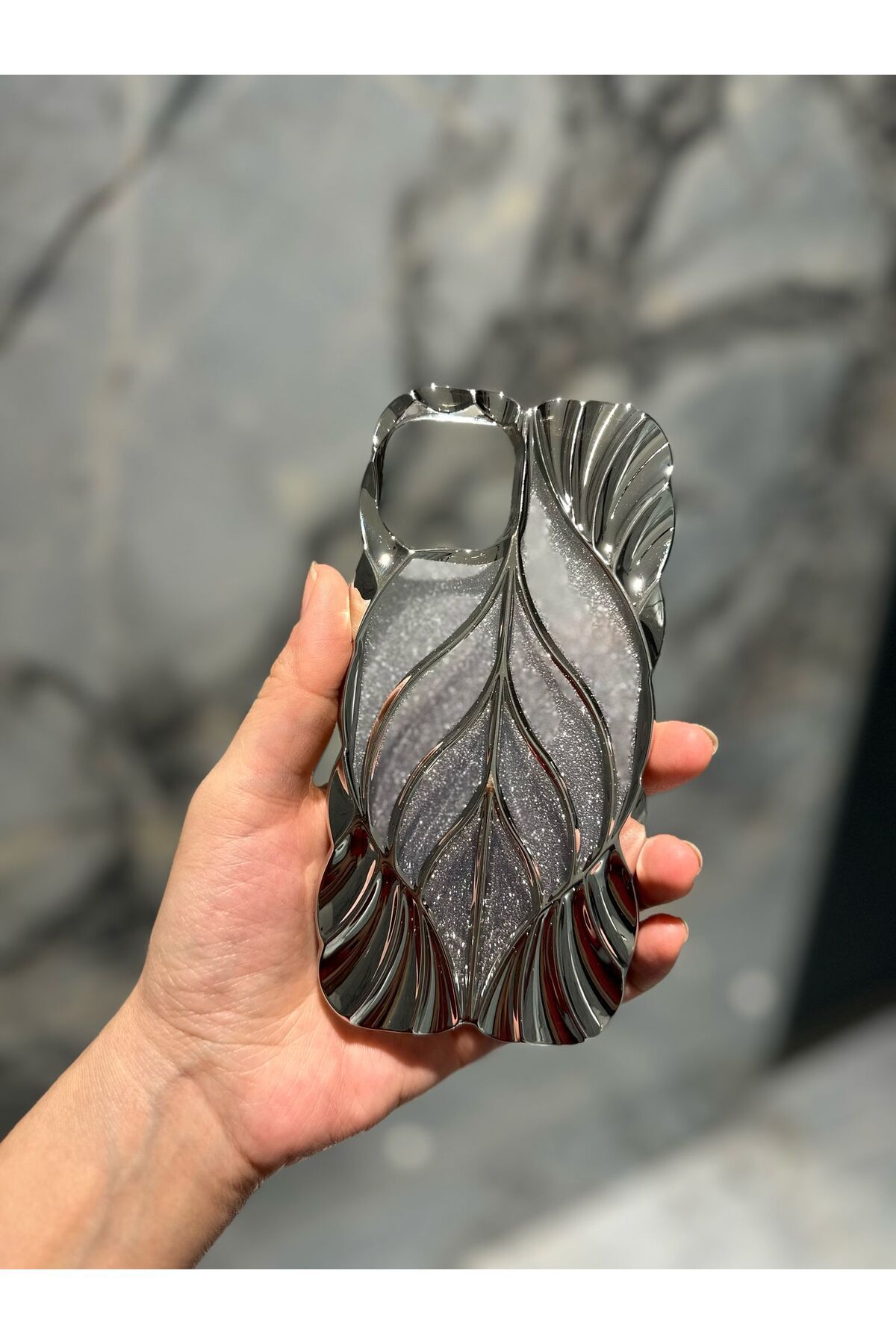 SLC AKSESUAR IPHONE 14 PRO PARLAK GÜMÜŞ RENGİ YAPRAK DESEN ESNEK TELEFON KILIFI TUTUŞU KOLAY