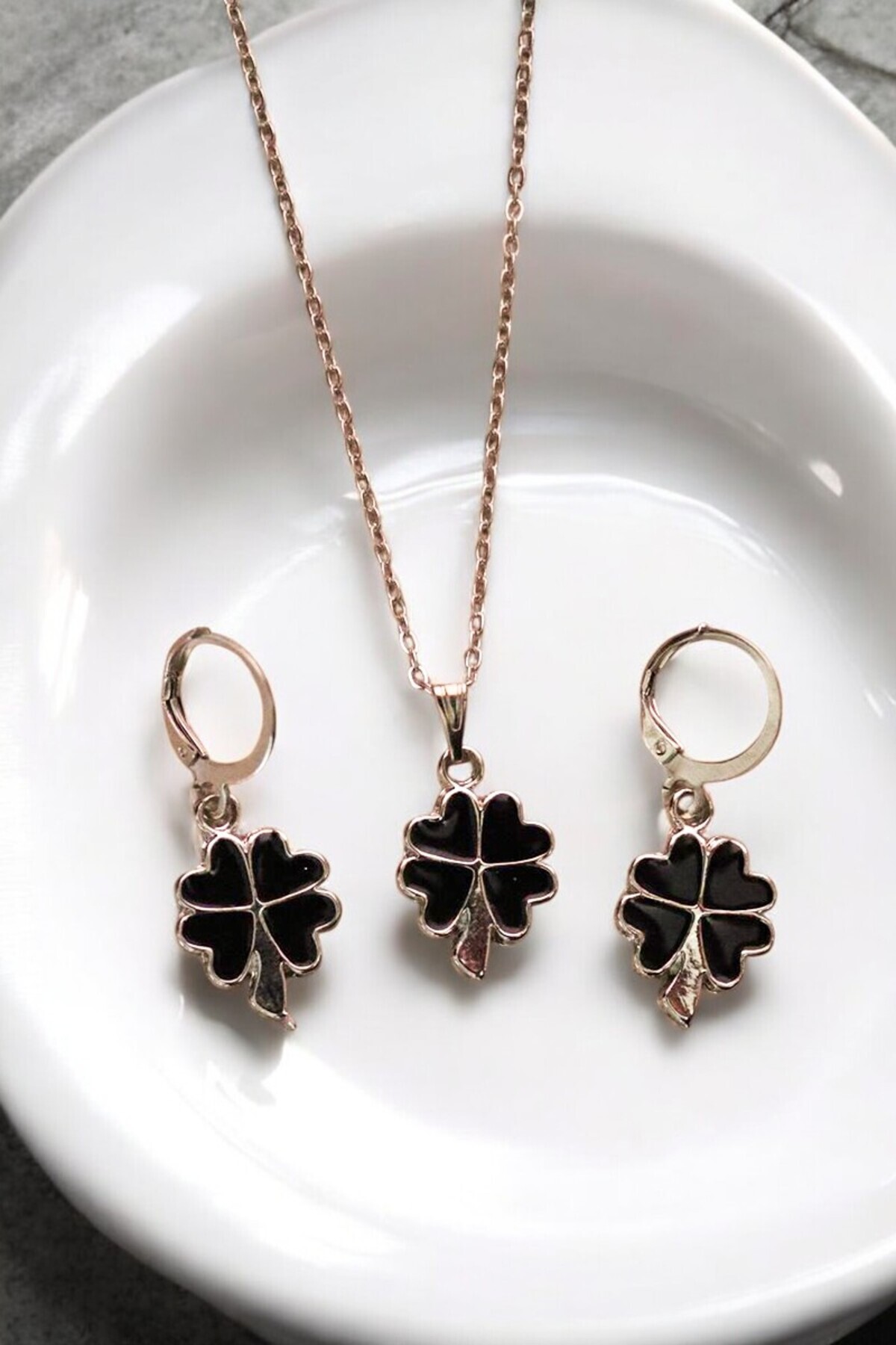 EUROMODA Siyah Yonca Tasarımlı Kolye Küpe Takı Seti