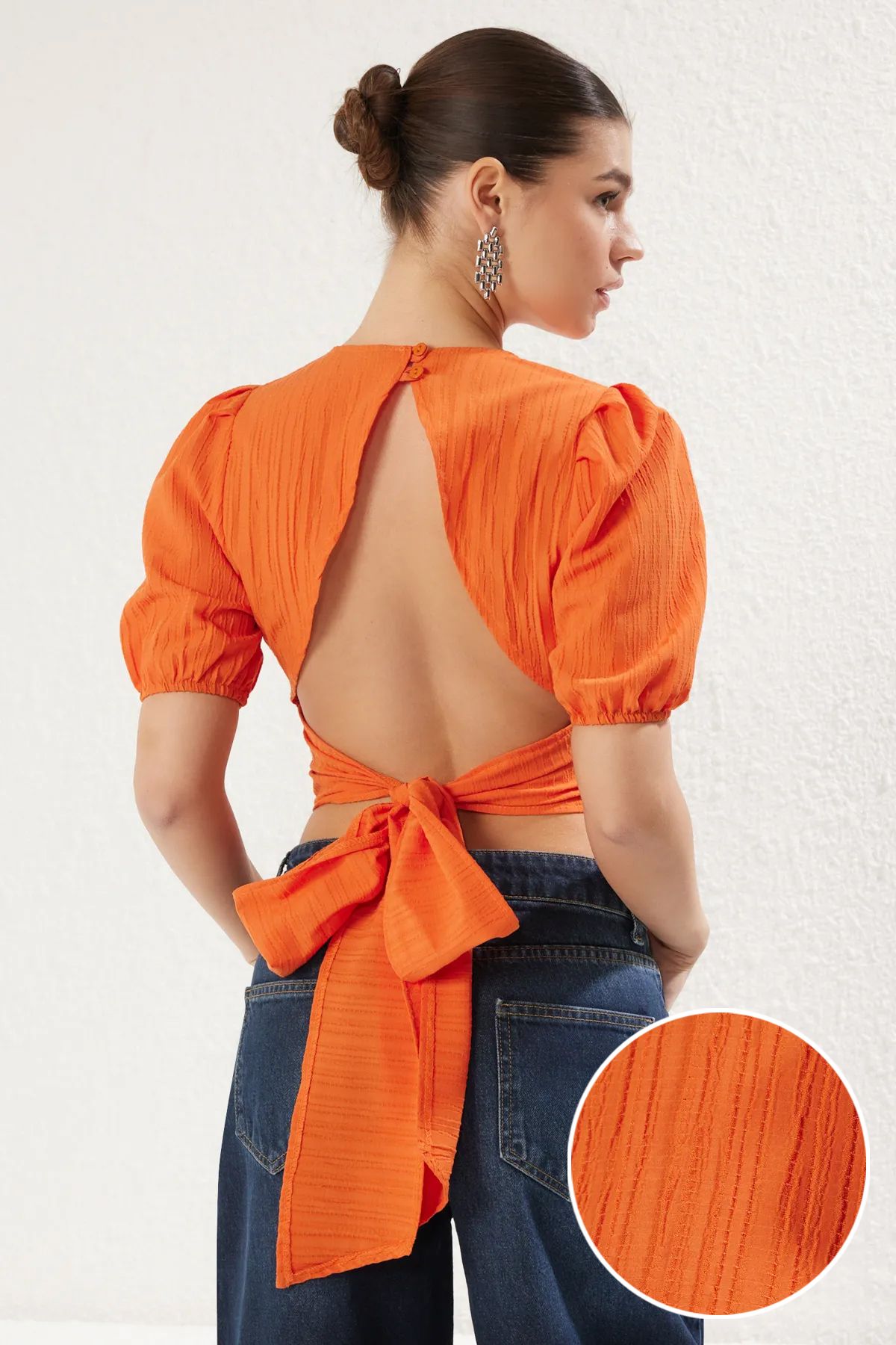 Trendyol Collection Pomarańczowa Bluzka Z Tkaniny Crop - Twoss25bz00239 Z Głębokim Wycięciem Na Plecach I Wiązaniem Kobieta - 34