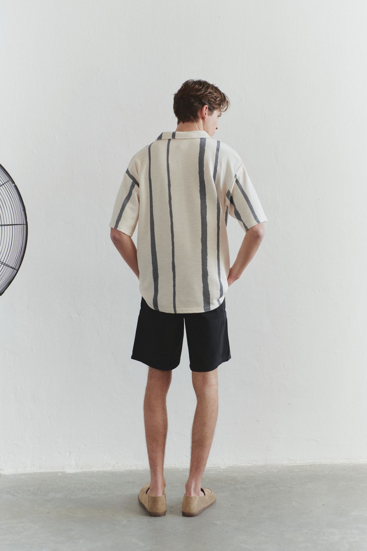 Trendyol Collection-Pantaloni scurți negri și bermude - TMNSS25SR00026 2