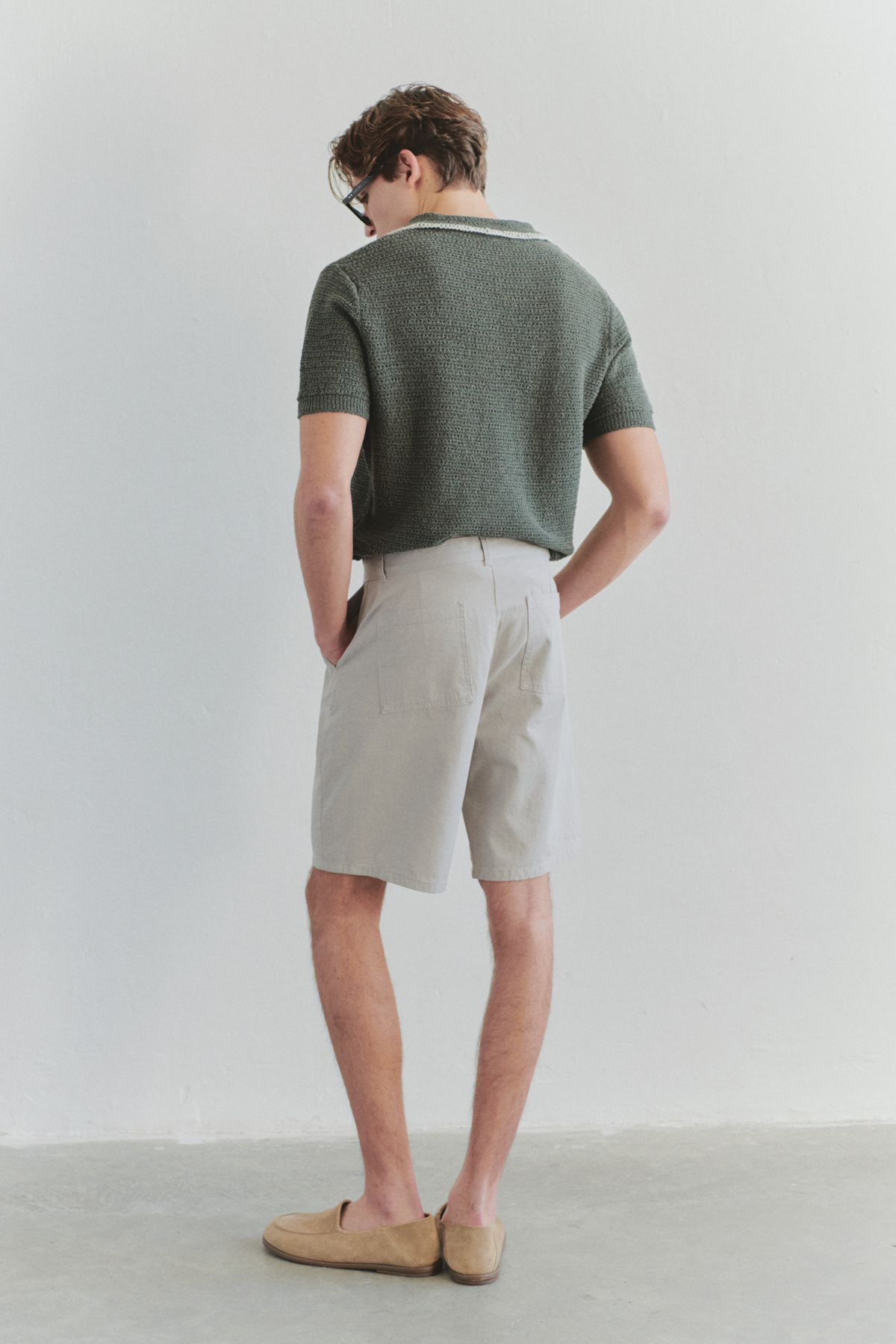 Trendyolmilla  Erkek Taş Oversize Fit Gabardin Kemer Detaylı Şort & Bermuda TMNSS25SR00025 - Görsel 2