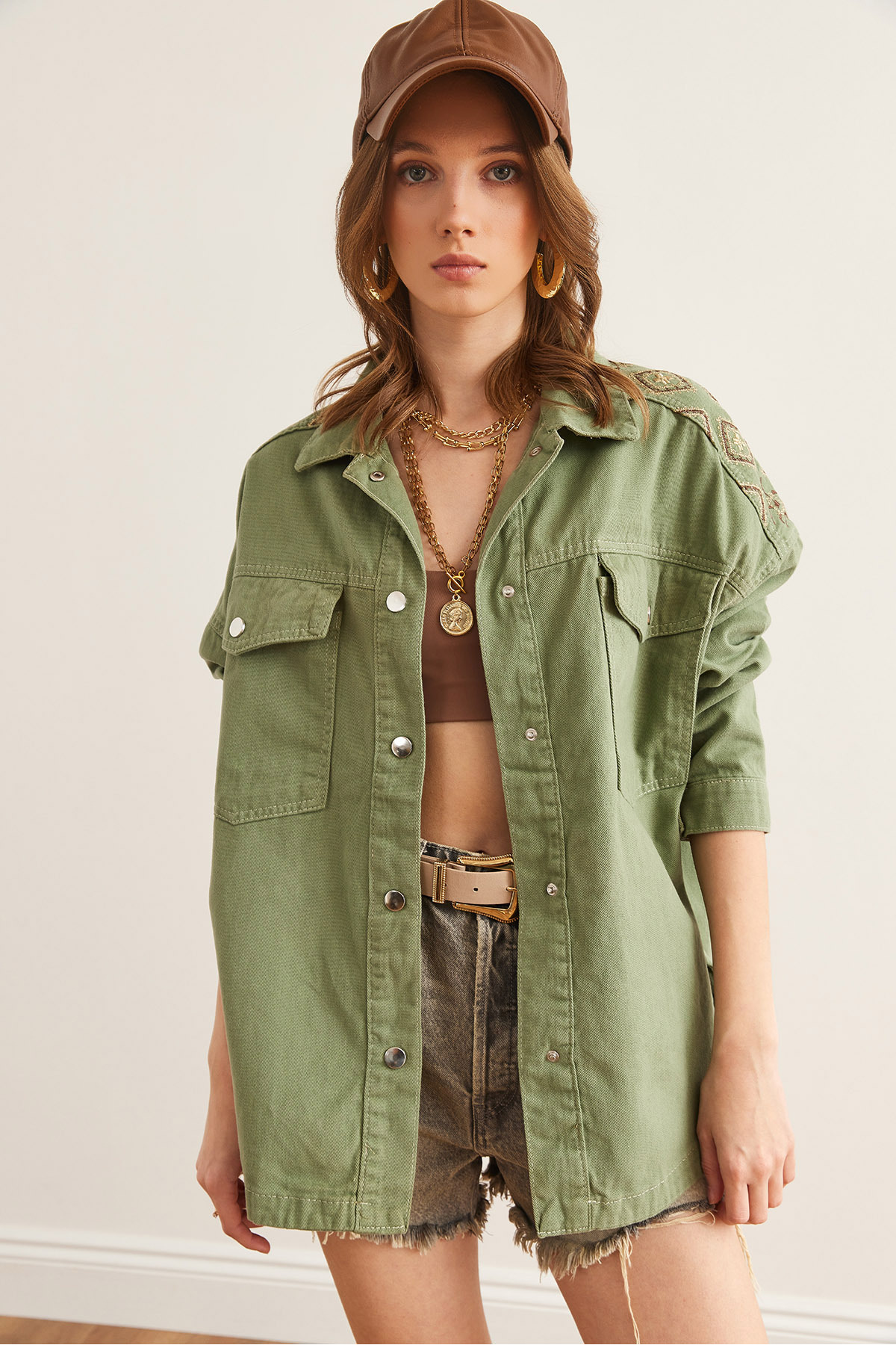 Olalook  Kadın Haki Omuz ve Sırt Nakış Detaylı Pamuk Gabardin Ceket CKT-19000430 - Görsel 2