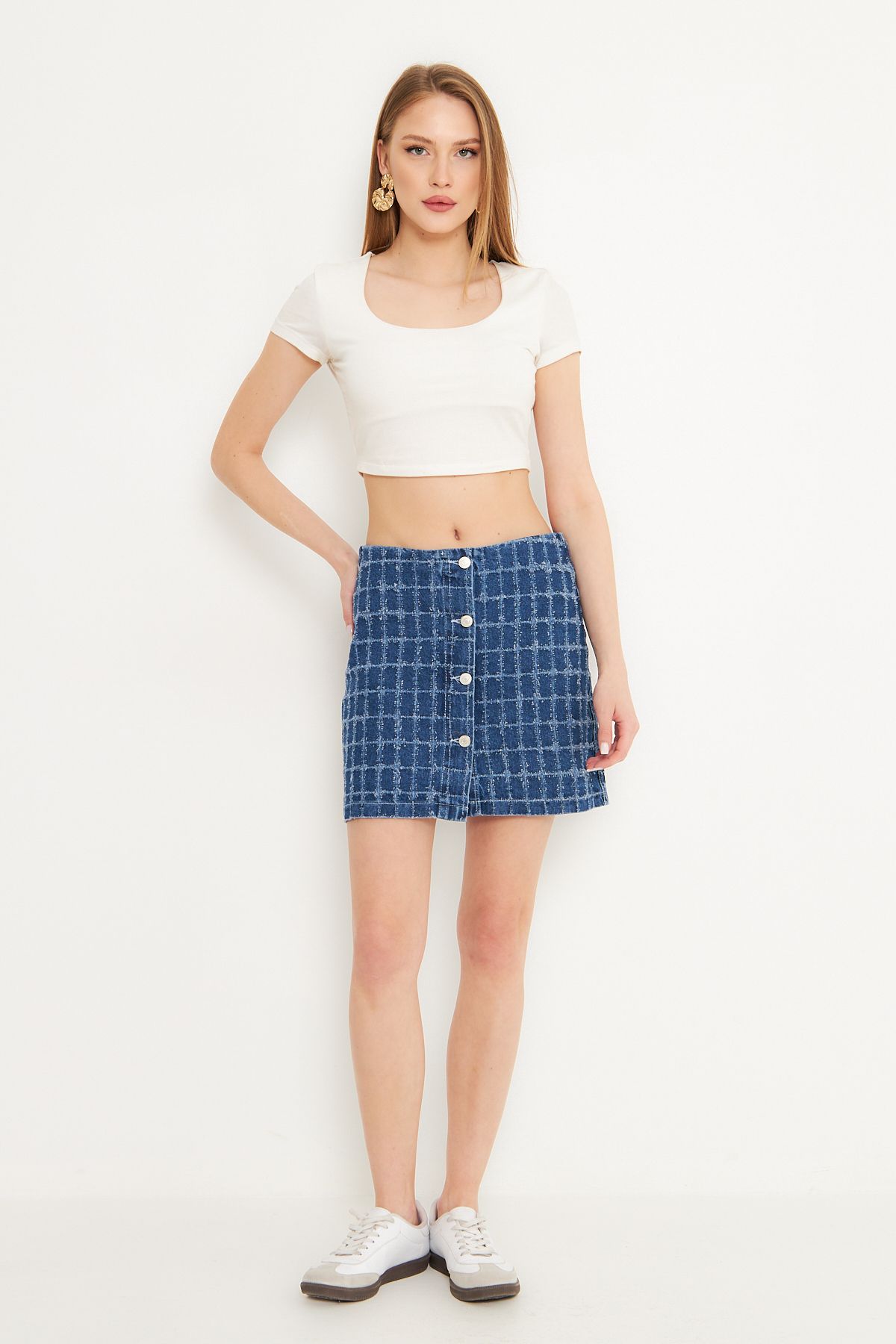 Trendyol Collection Niebieska, Teksturowana, Krótka Spódniczka Jeansowa Z Guzikami Kobieta - 42