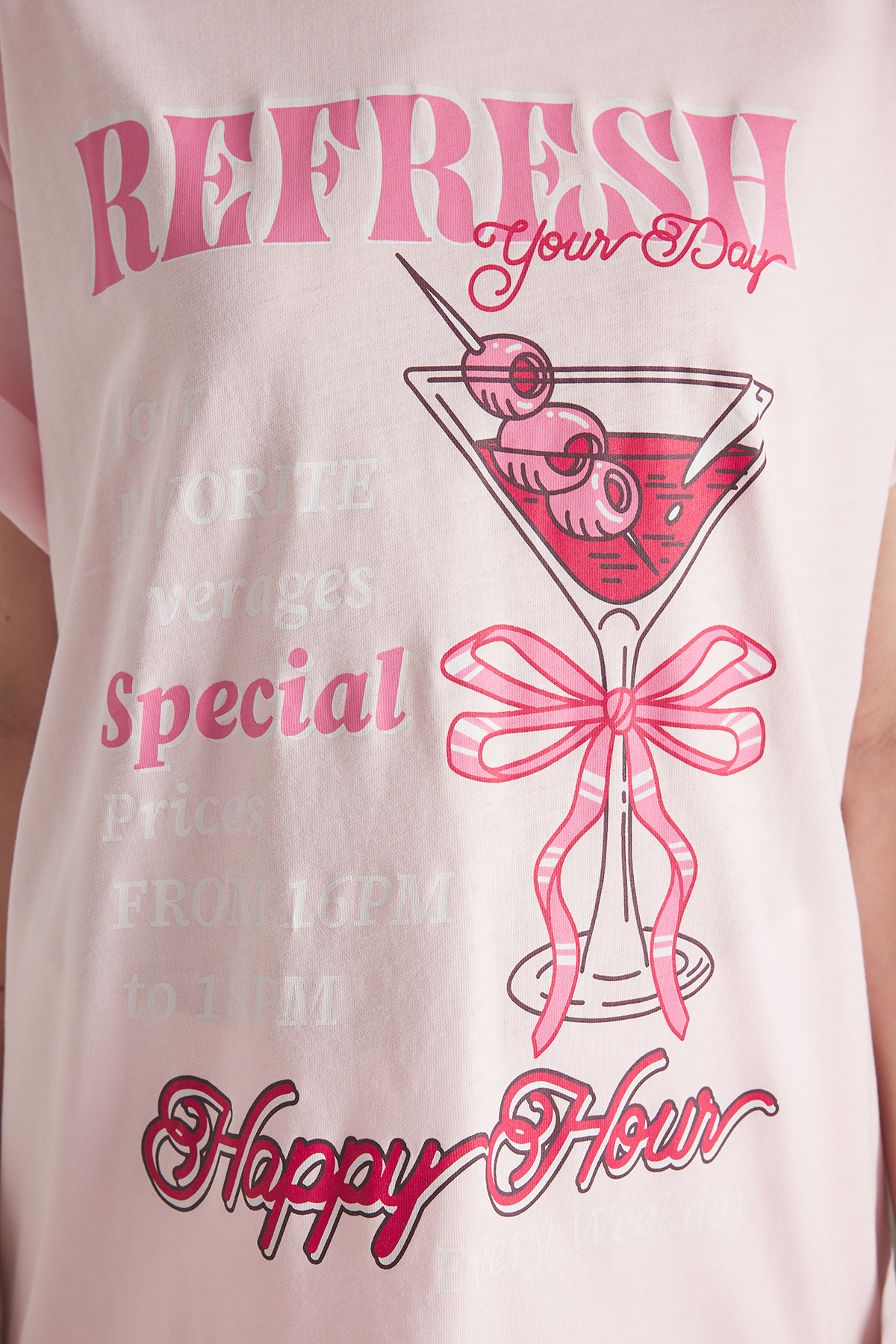 Trendyolmilla  Açık Pembe %100 Kalın Pamuklu Kokteyl Baskılı Oversize/Geniş Kesim Örme T-Shirt TWOSS25TS00163 - Görsel 4