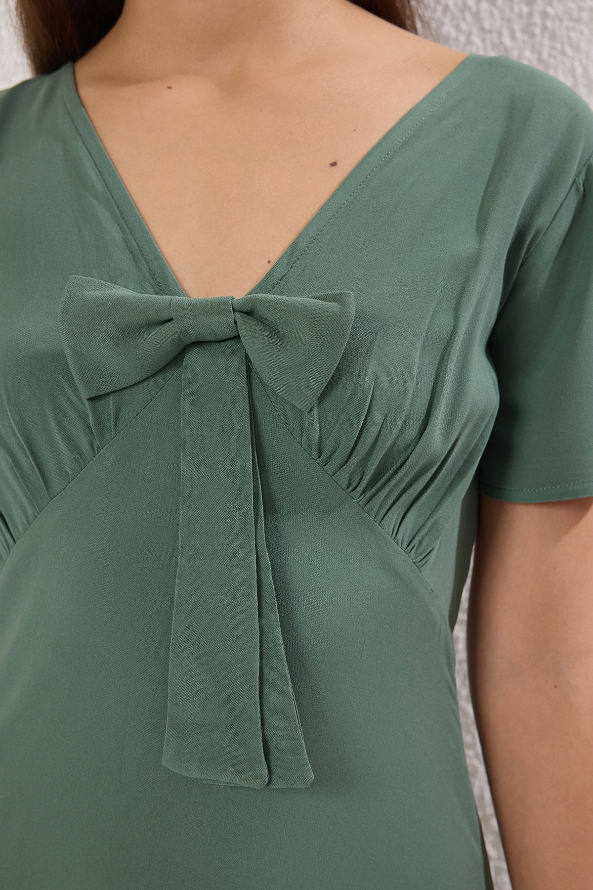 Trendyol Collection-Khakifarbenes, gerades Midi-Webkleid TWOSS25EL00584 3