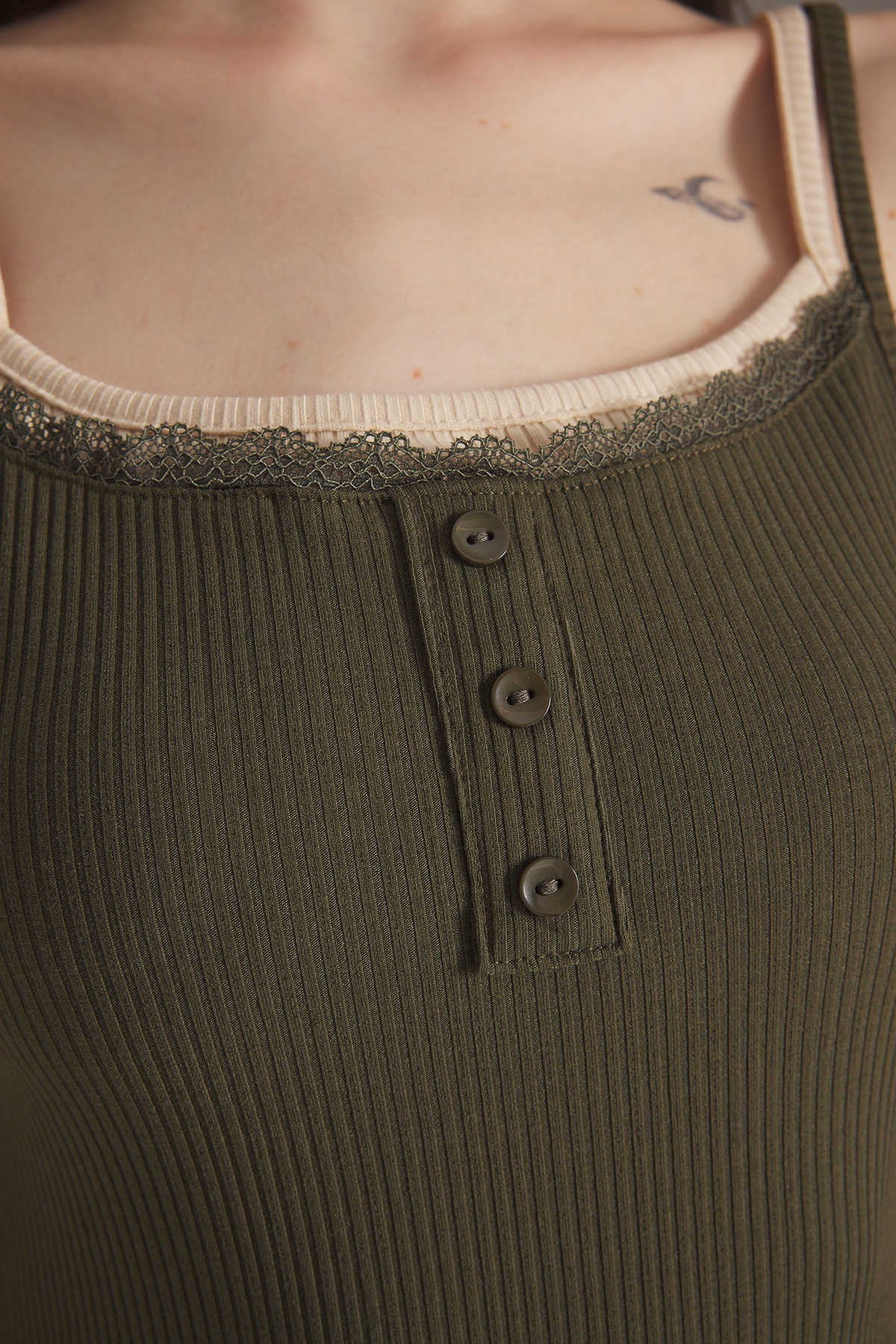 Kolekcia Trendyol-Khaki dvojvrstvová čipka detailne rebrovaná pletená tielka TWOSS25AL00035 3