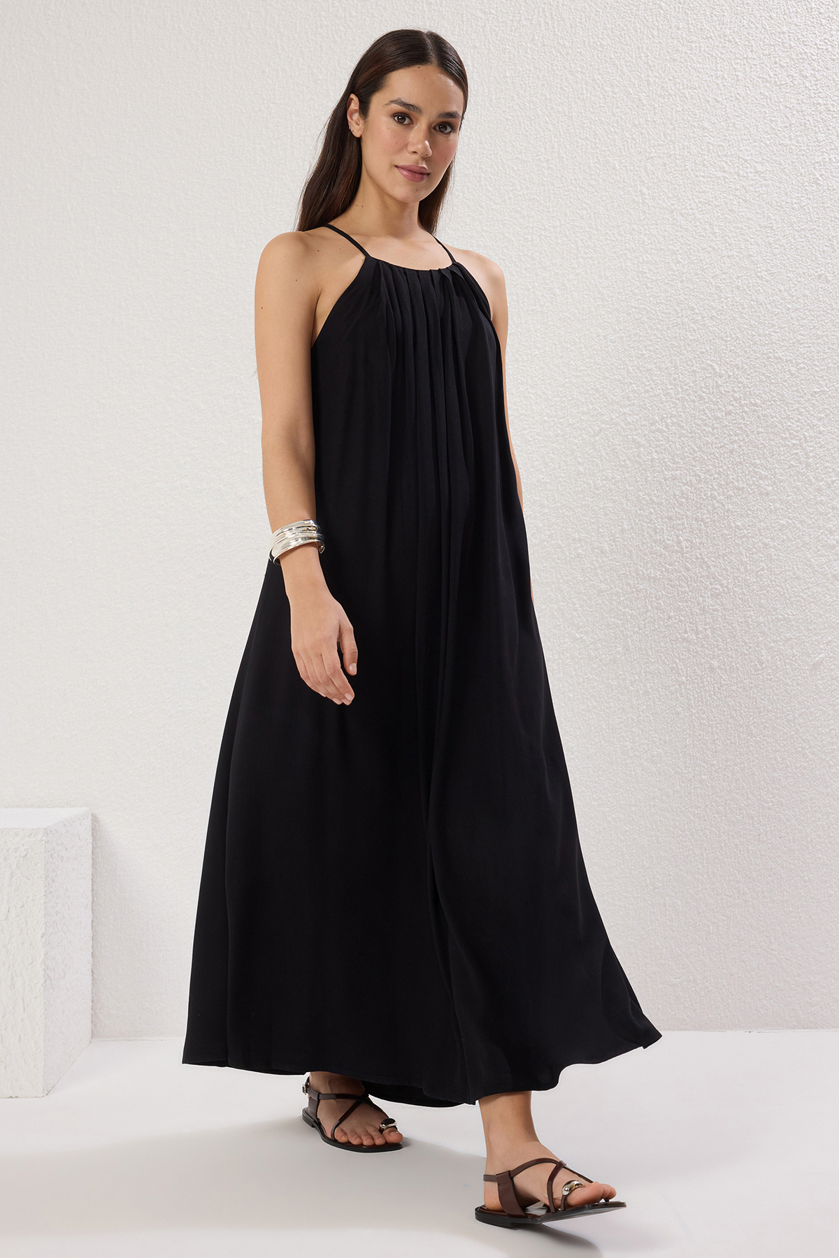 Trendyolmilla  Siyah Geniş Kesim Maxi Dokuma Elbise TWOSS25EL00257 - Görsel 2