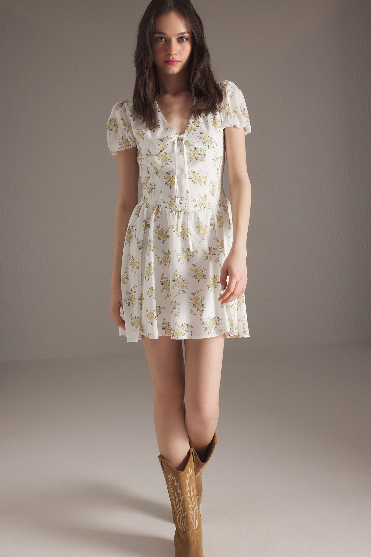 Trendyolmilla  Beyaz Çiçekli Kısa / Mini Dokuma Elbise TWOSS25EL00789 - Görsel 2