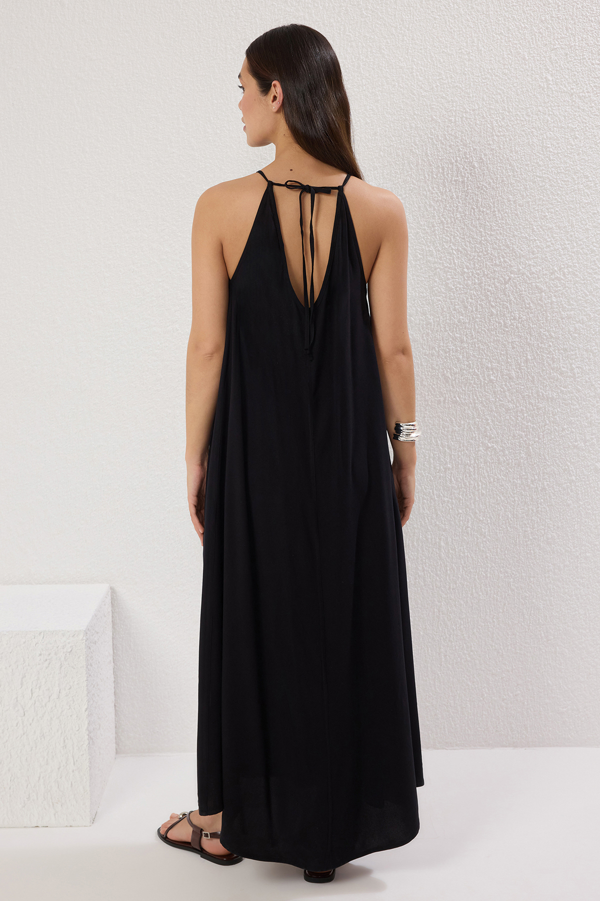 Trendyolmilla  Siyah Geniş Kesim Maxi Dokuma Elbise TWOSS25EL00257 - Görsel 4