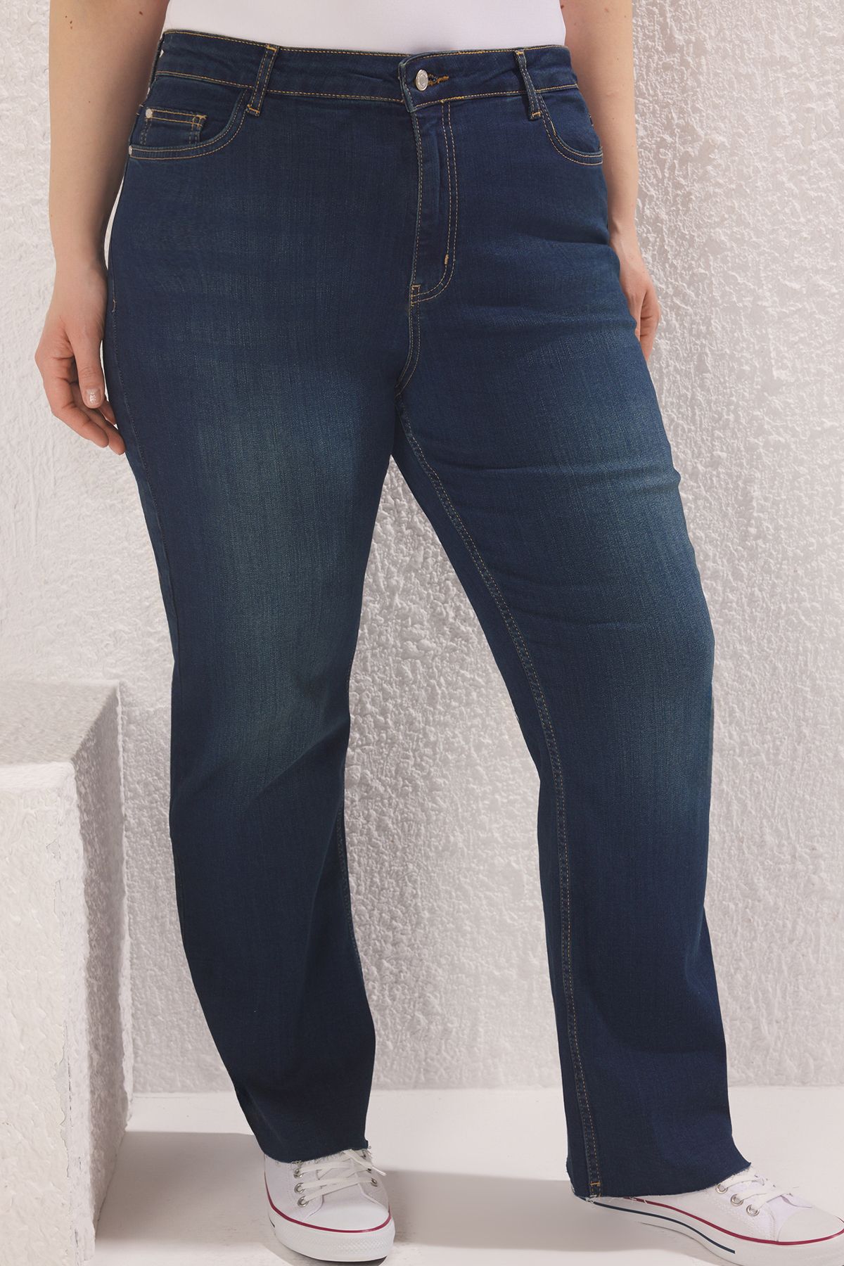 Trendyol Curve-Blue High Waist Straight Fit Large Size Jeans Tbbss25Cj00033 3