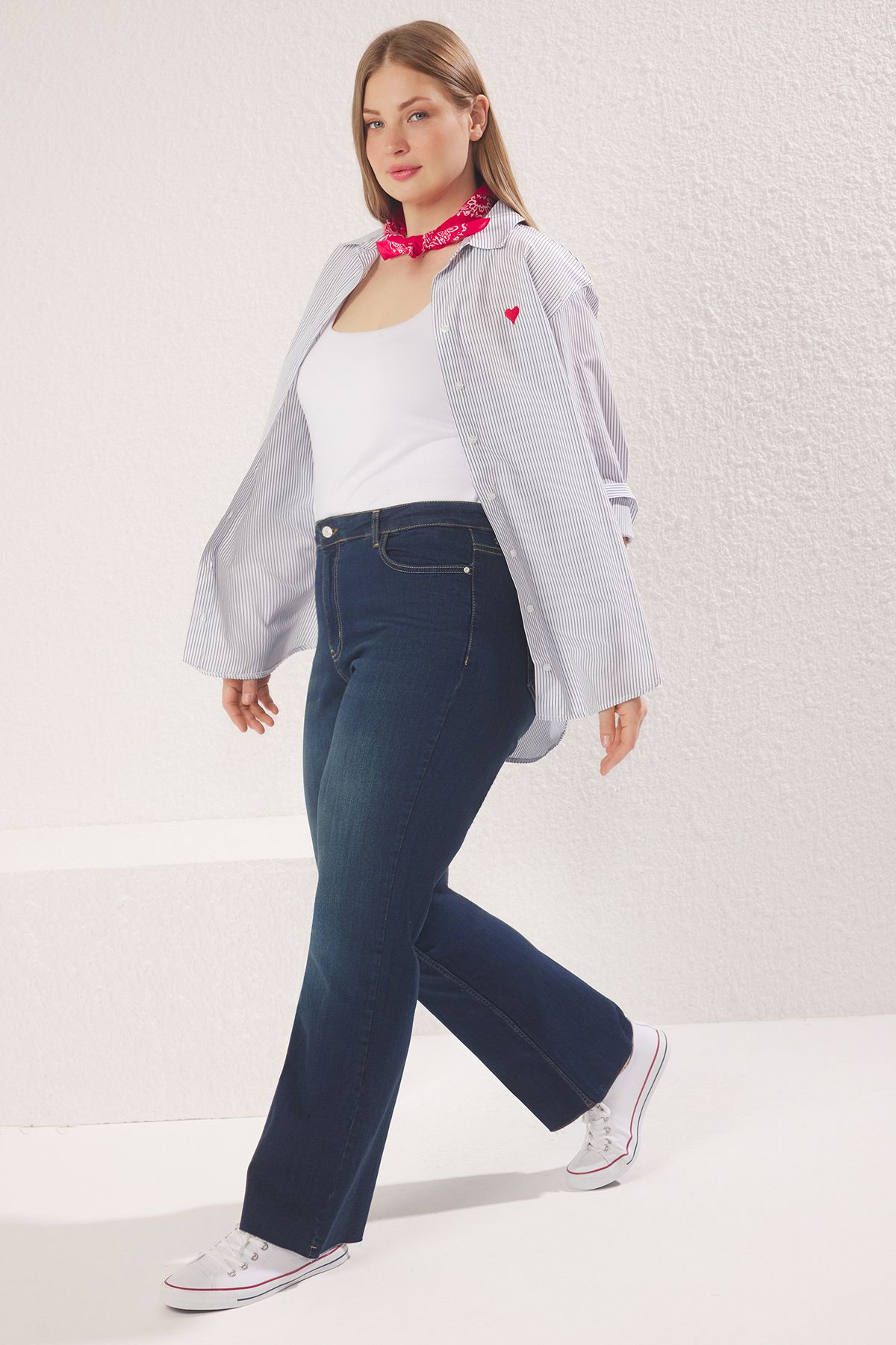 Trendyol Curve-Blue High Waist Straight Fit Large Size Jeans Tbbss25Cj00033 2