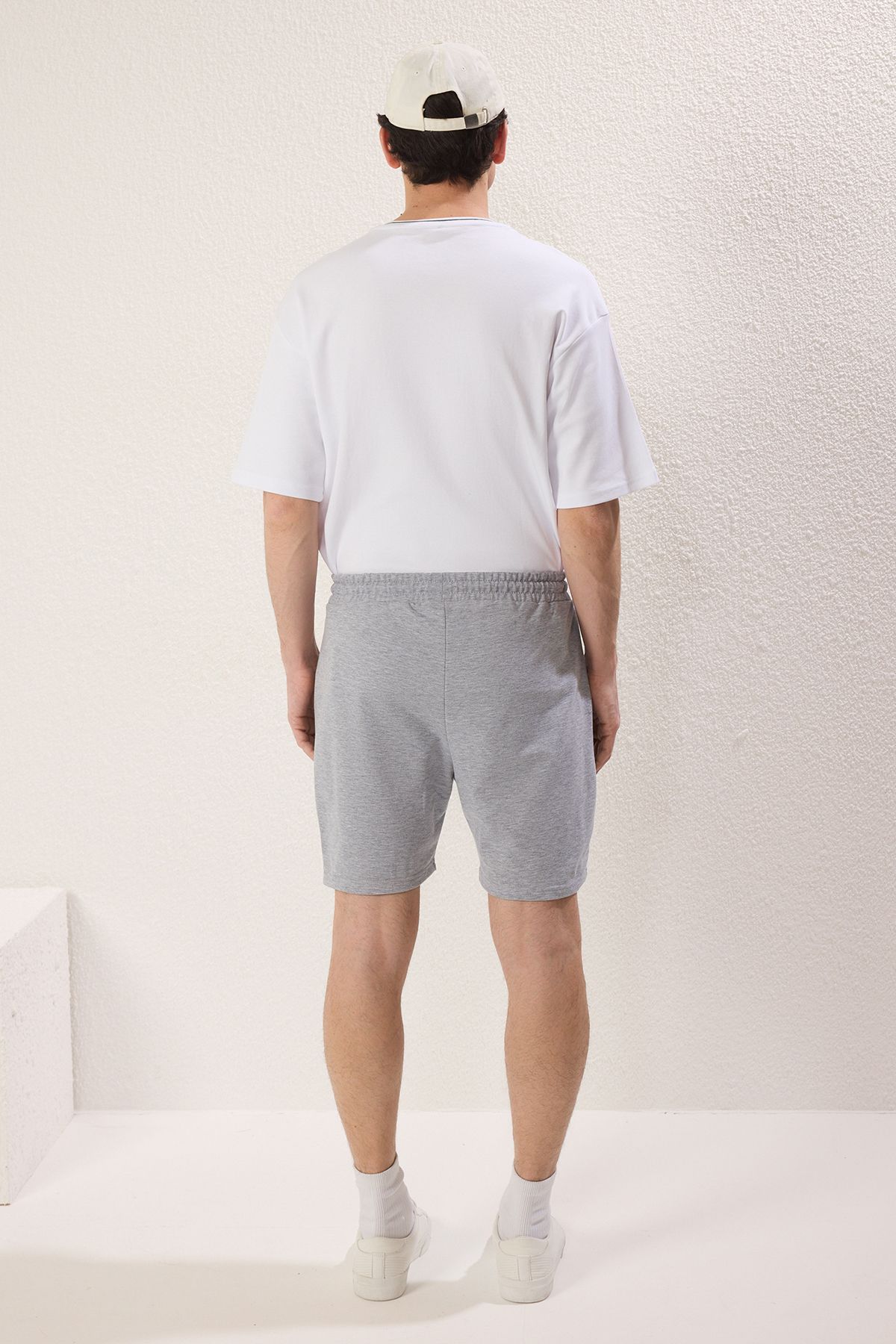 Trendyol Collection-Schwarz-graue 2er-Pack Shorts mit normaler/normaler Passform und Bermuda TMNSS25SR00042 9
