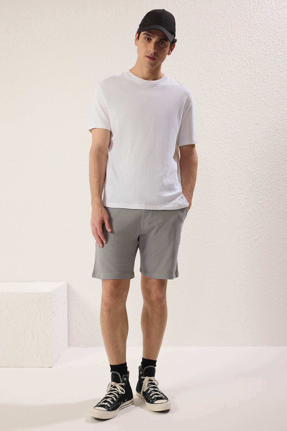 Trendyolmilla  Siyah-Gri 2'li Paket Regular/Normal Kesim %100 Pamuklu Dokulu Şort & Bermuda TMNSS25SR00040 - Görsel 2