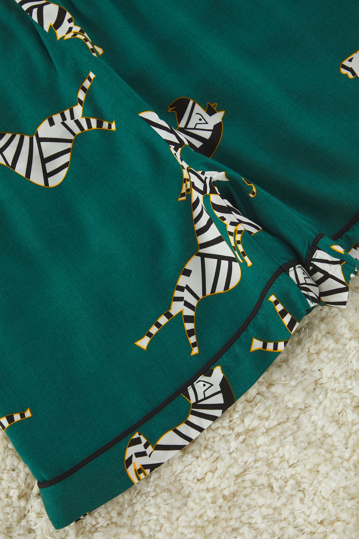 Trendyol Curve-Zebra Patterned Pajama Set - Emerald Green and Piping 2