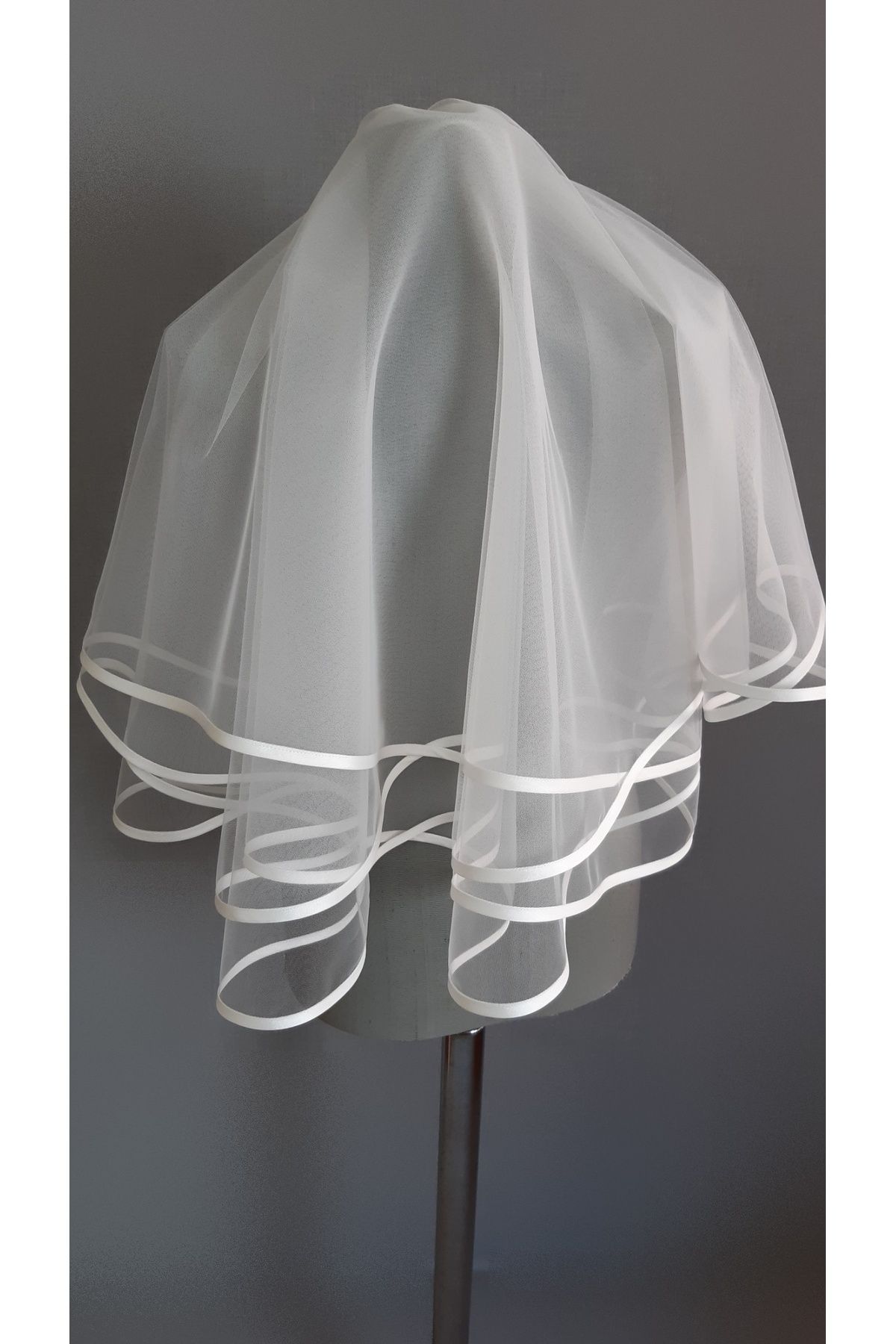 Suzanna Moda Mini Beyaz Asimetrik Duvak