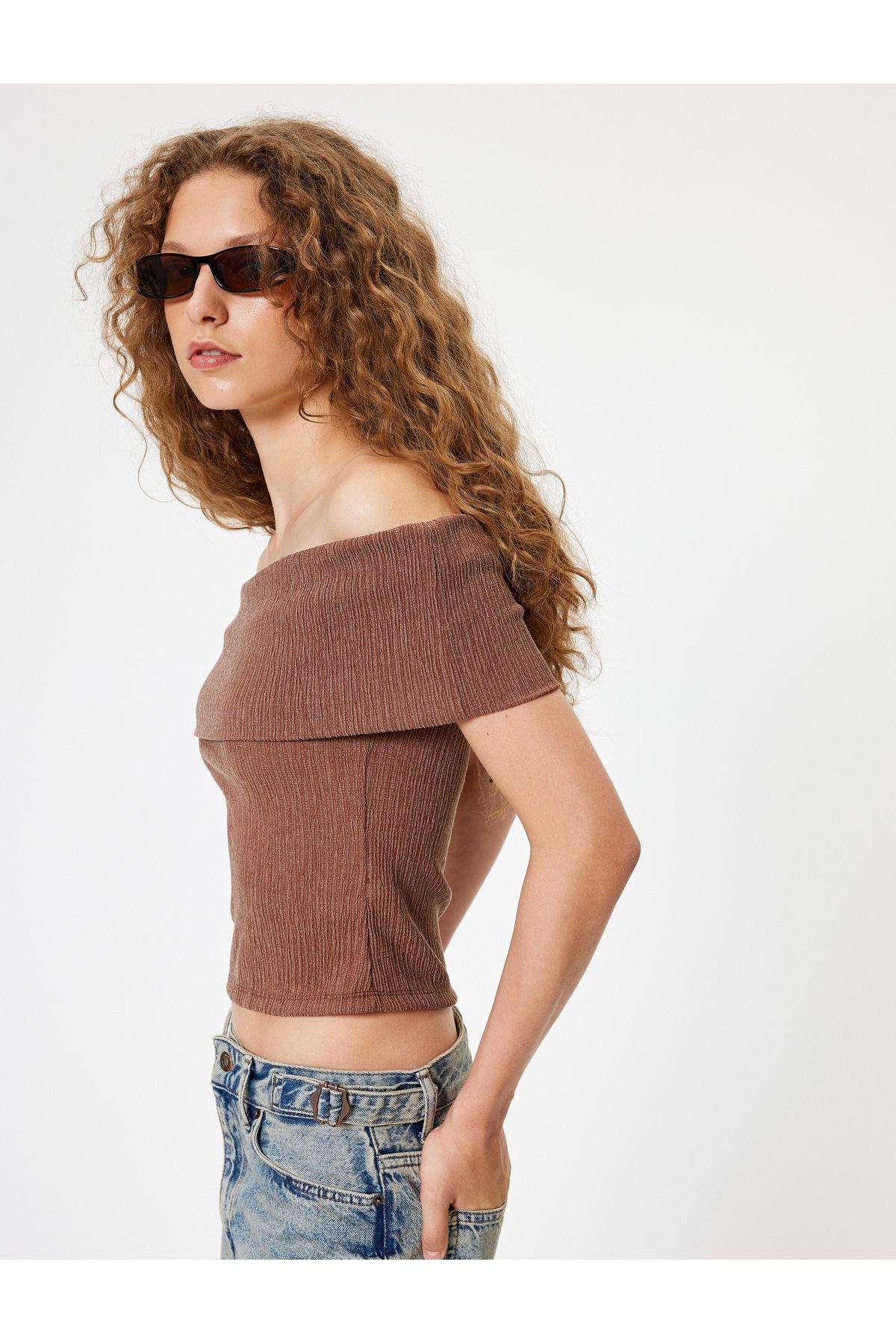 Koton Yeni Sezon Madonna Yaka Omzu Açık Crop Bluz Kısa Kollu Bürümcük Dokulu Slim Fit