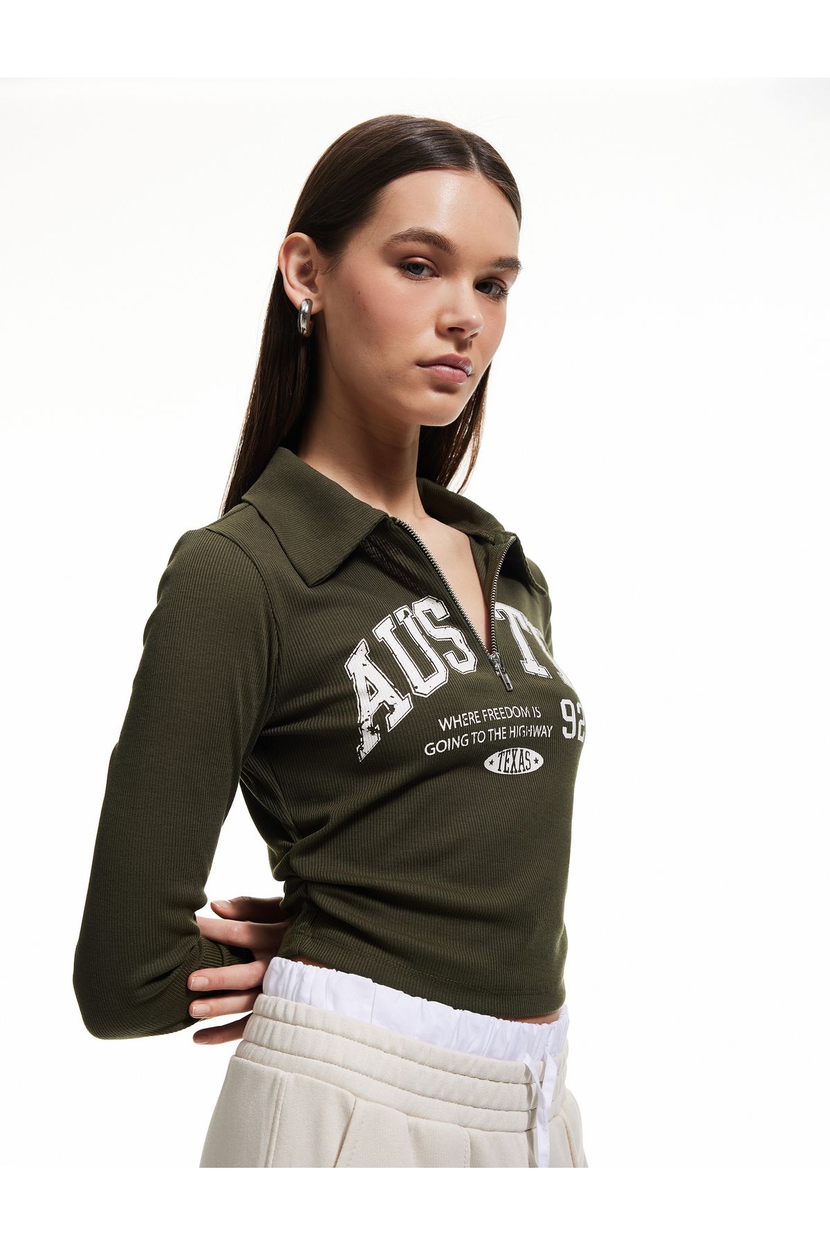 Koton Yeni Sezon Kolej Baskılı Fermuar Detaylı Slim Fit Polo Yaka Tişört