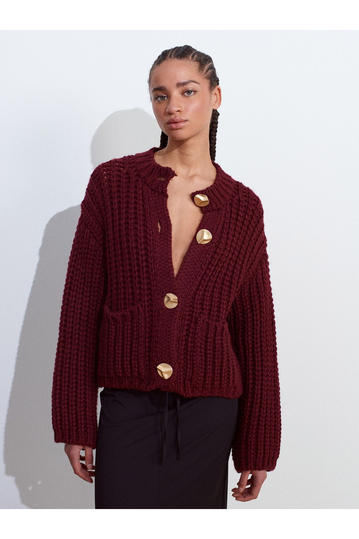 Dilvin-60960 Tricotaj cu buzunare cu textura moale cu decolteu, cu nasturi, cardigan - Burgundy 3