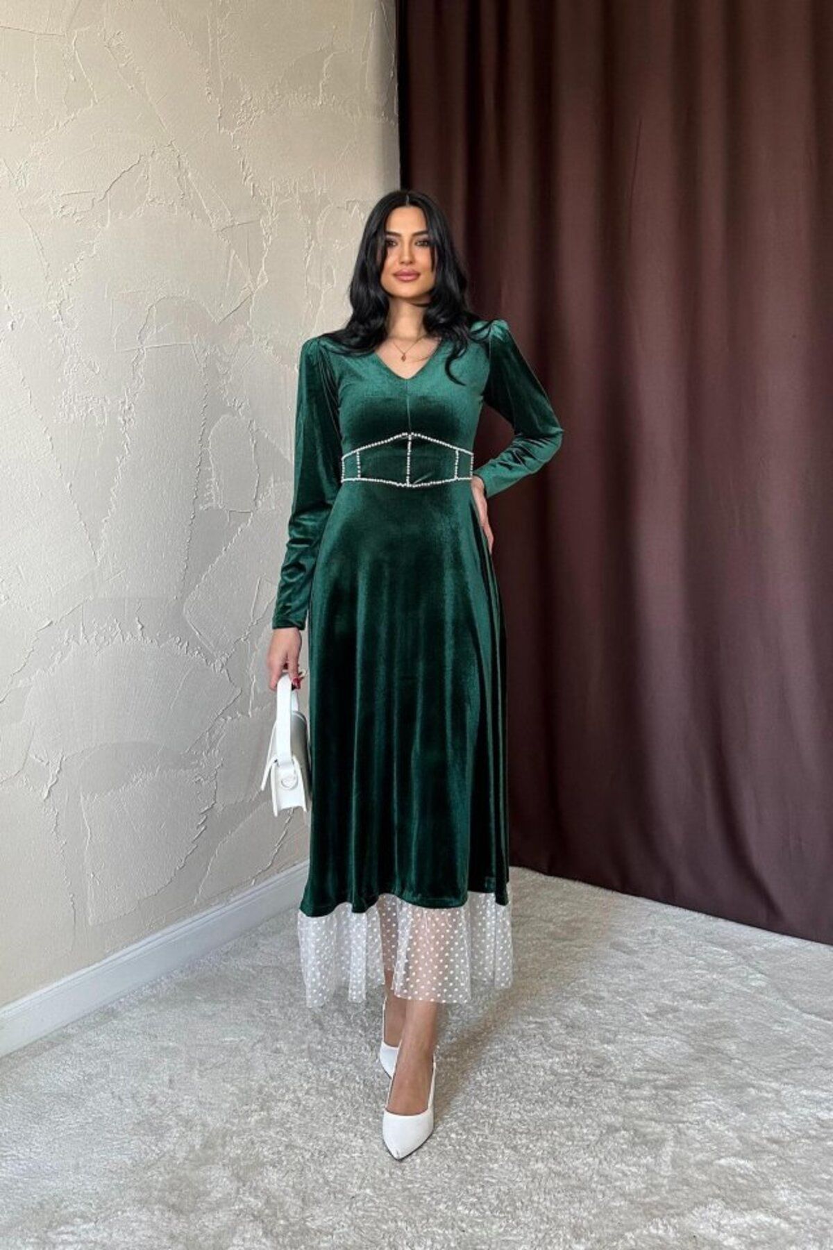 MRA Fashion Zümrüt İnci Aksesuarlı Kadife Elbise