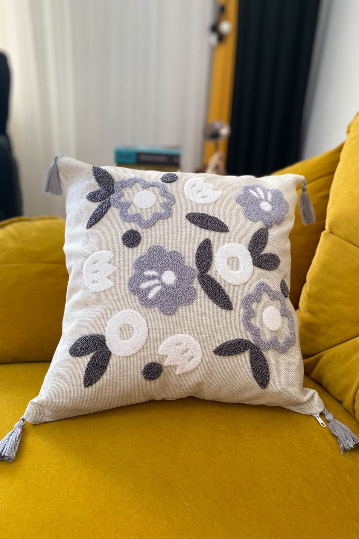 Genel Markalar Punch Işlemeli Tekli Dekoratif Özel Tasarım Gri Kırlent Kılıfı Çiçekli 43 X 43